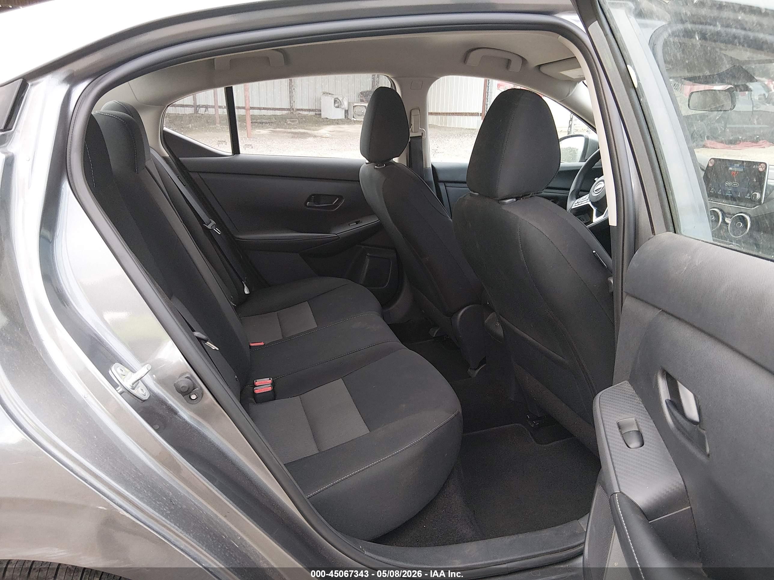 NISSAN SENTRA image 8