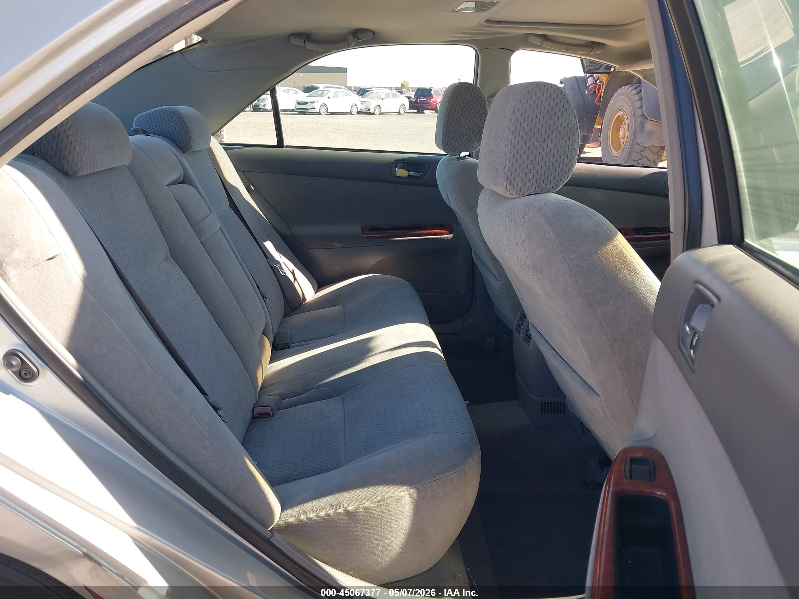 TOYOTA CAMRY image 8