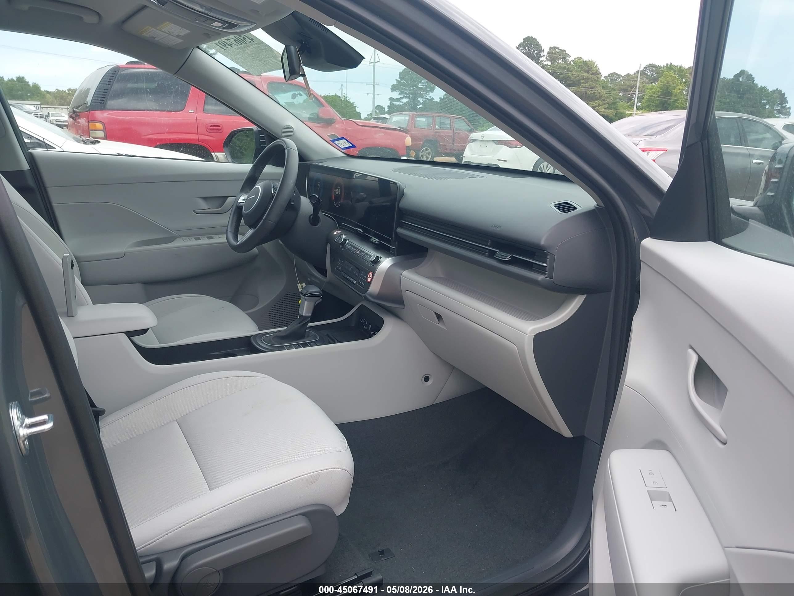 HYUNDAI KONA image 5