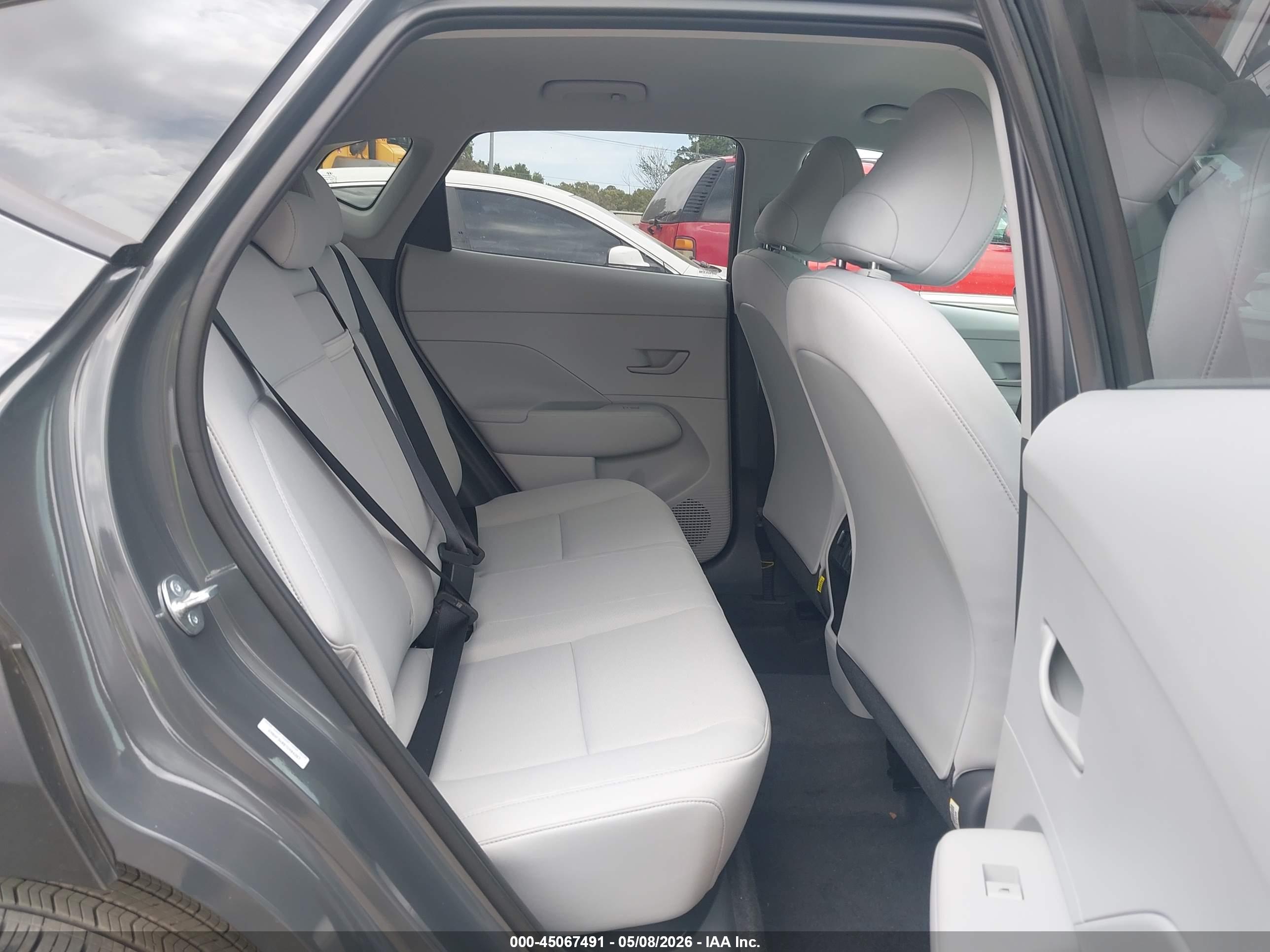 HYUNDAI KONA image 8