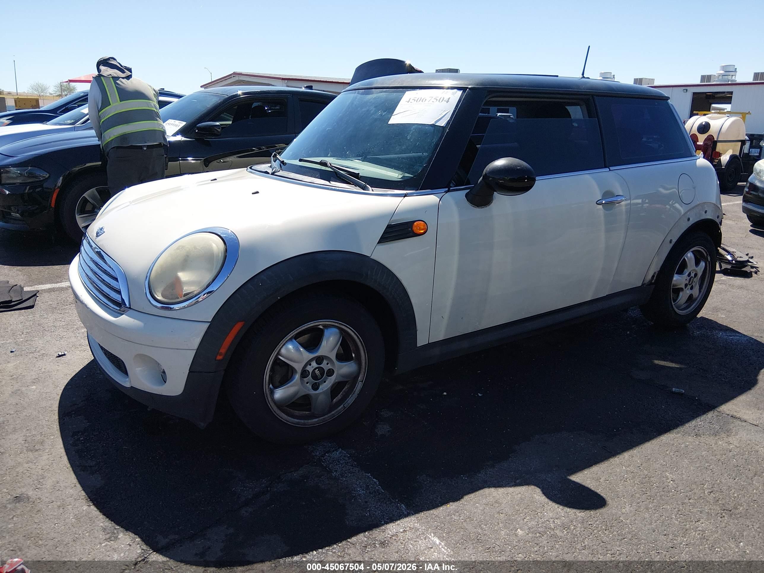 MINI COOPER image 2