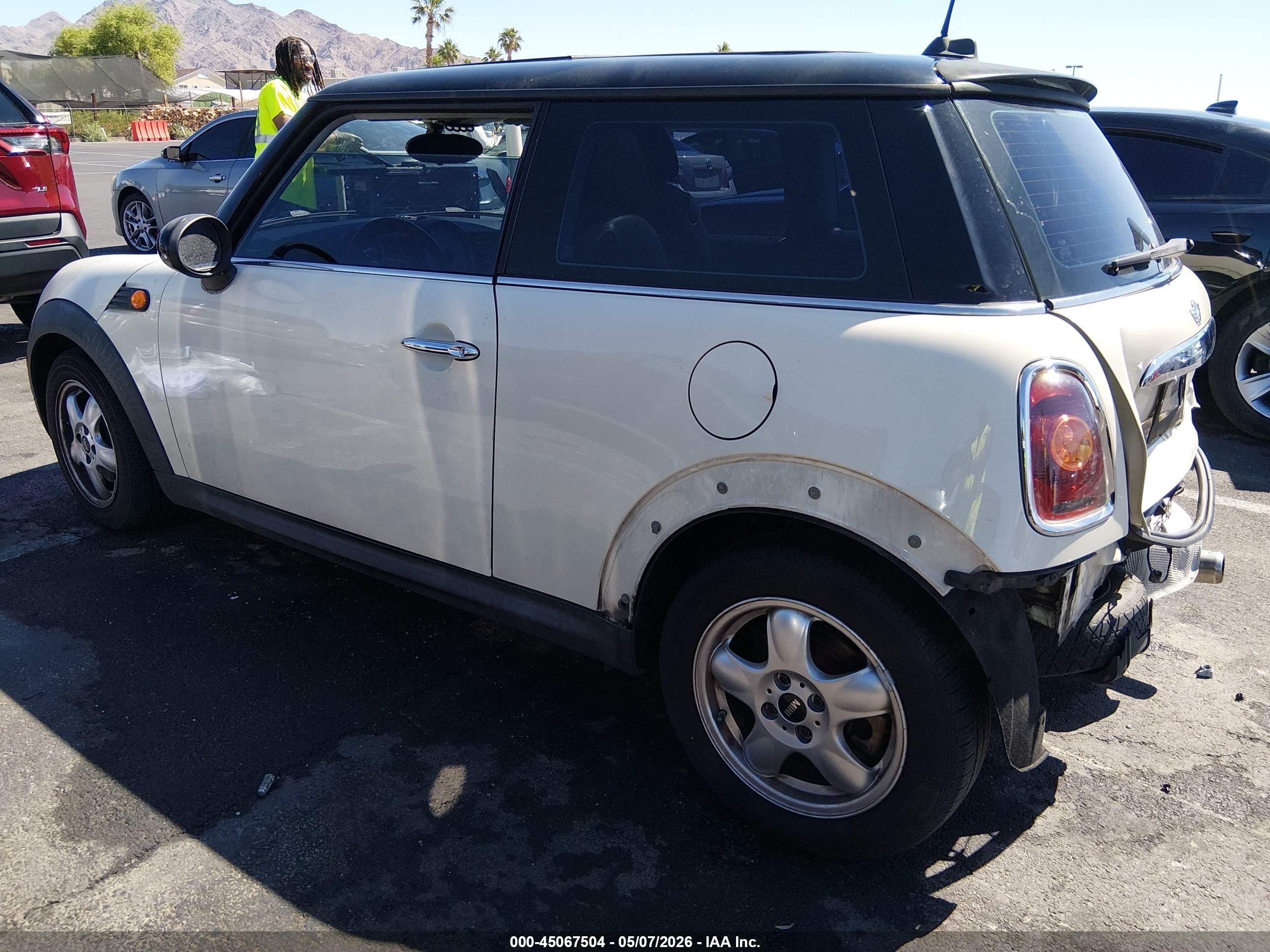 MINI COOPER image 3