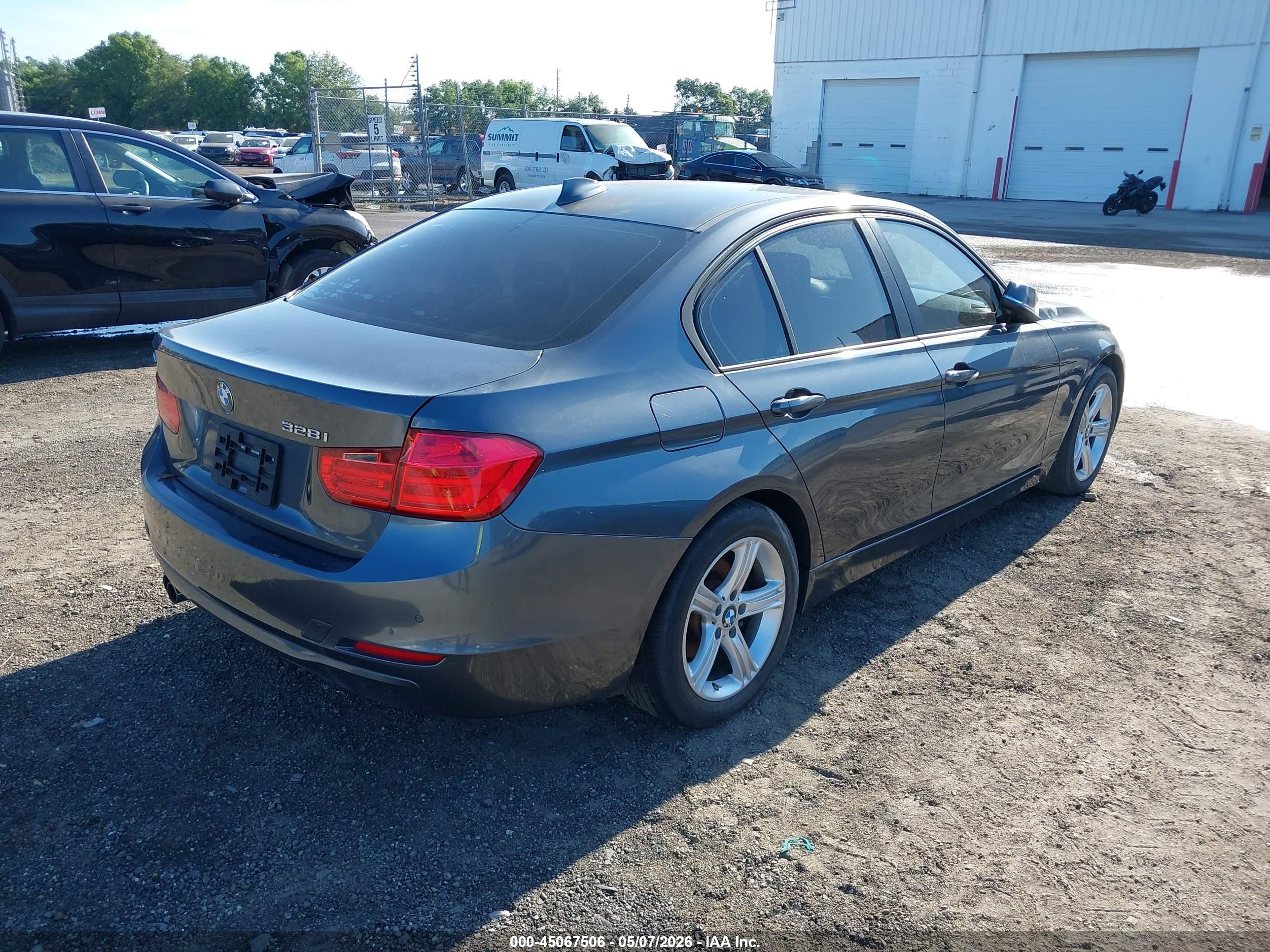 BMW 328I image 4