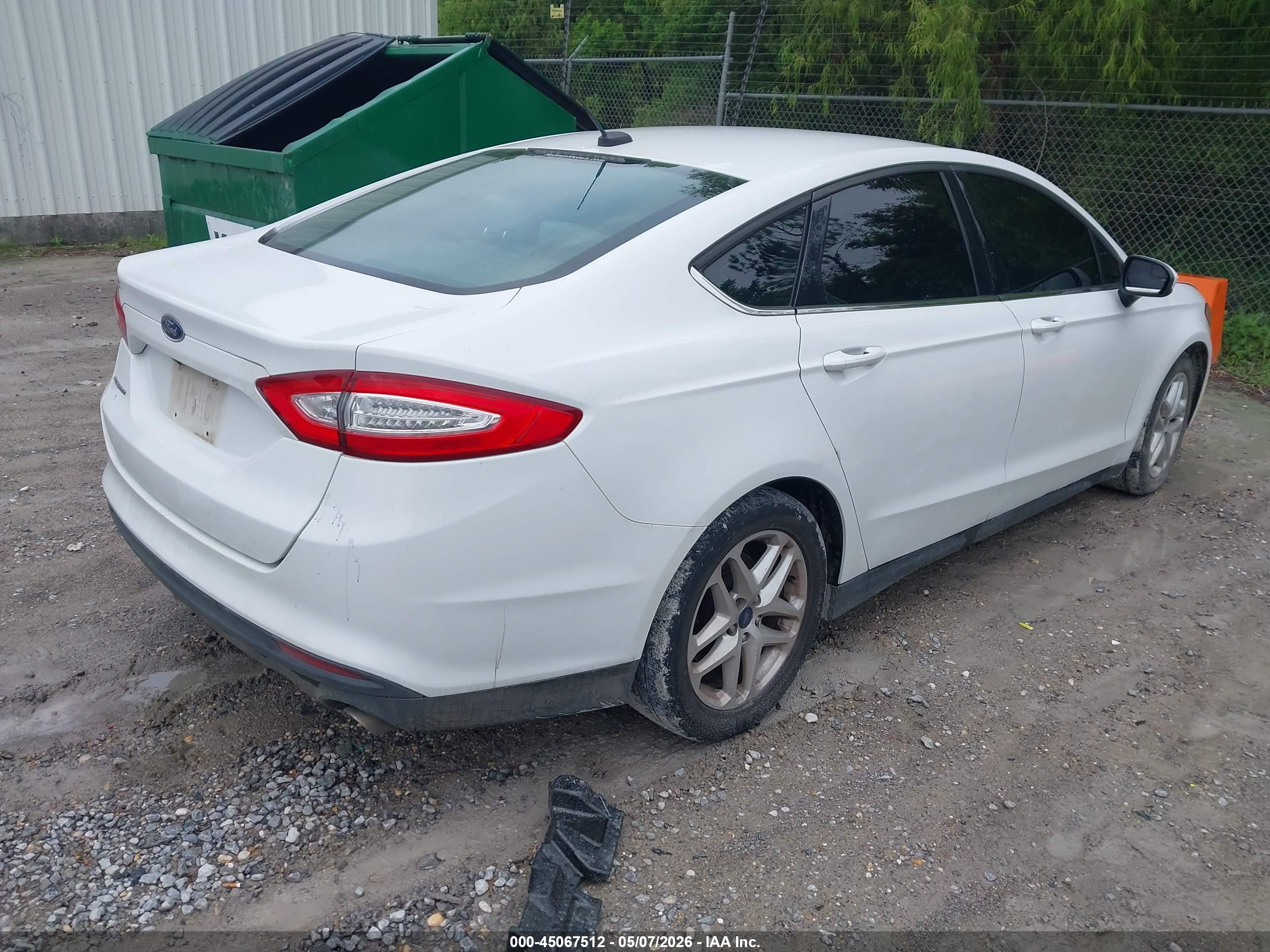 FORD FUSION image 4