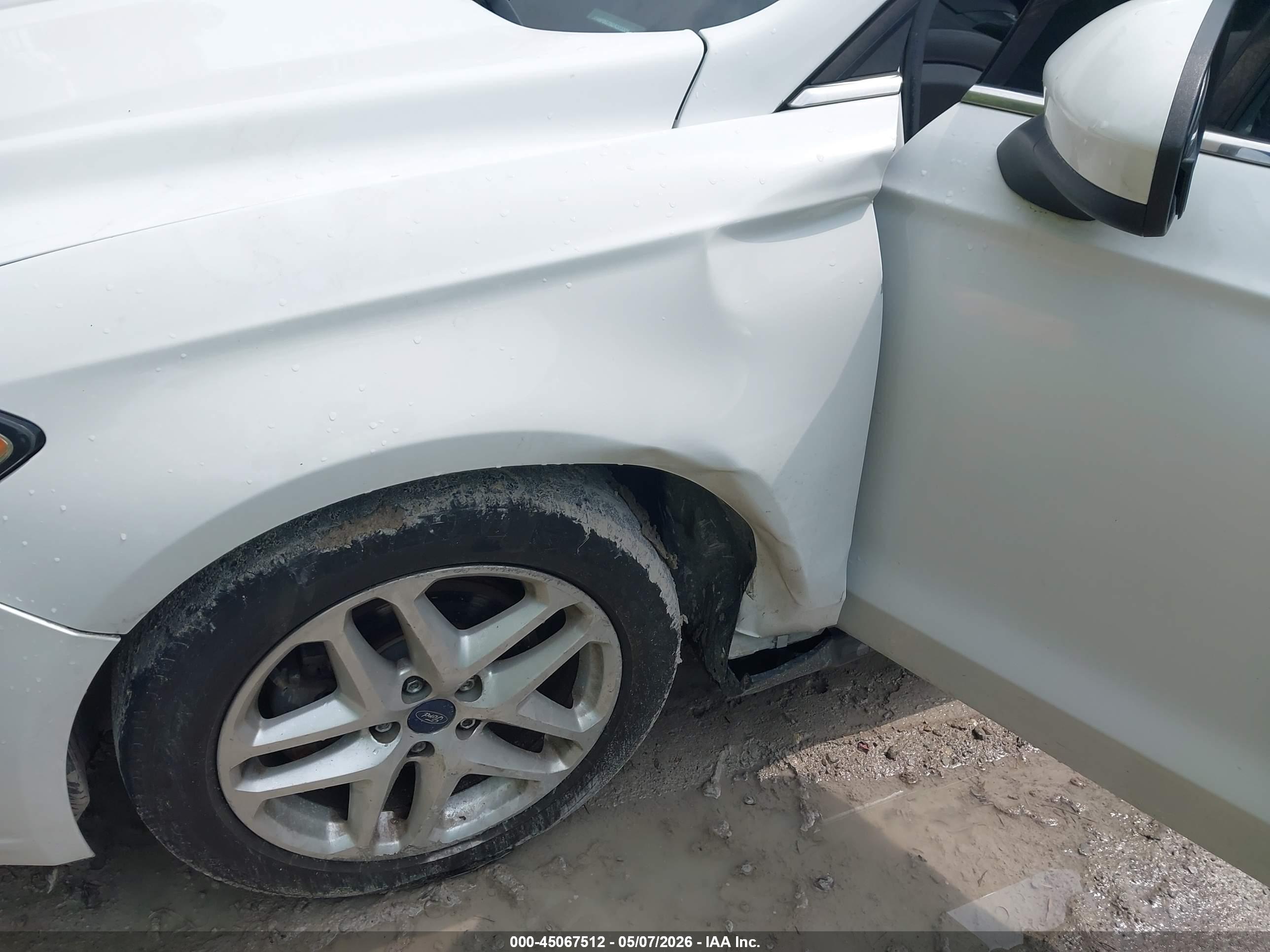 FORD FUSION image 6