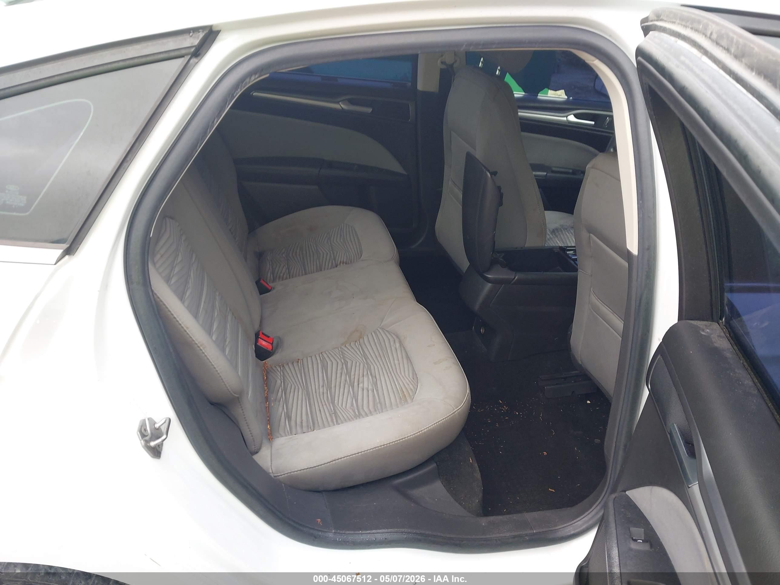 FORD FUSION image 8