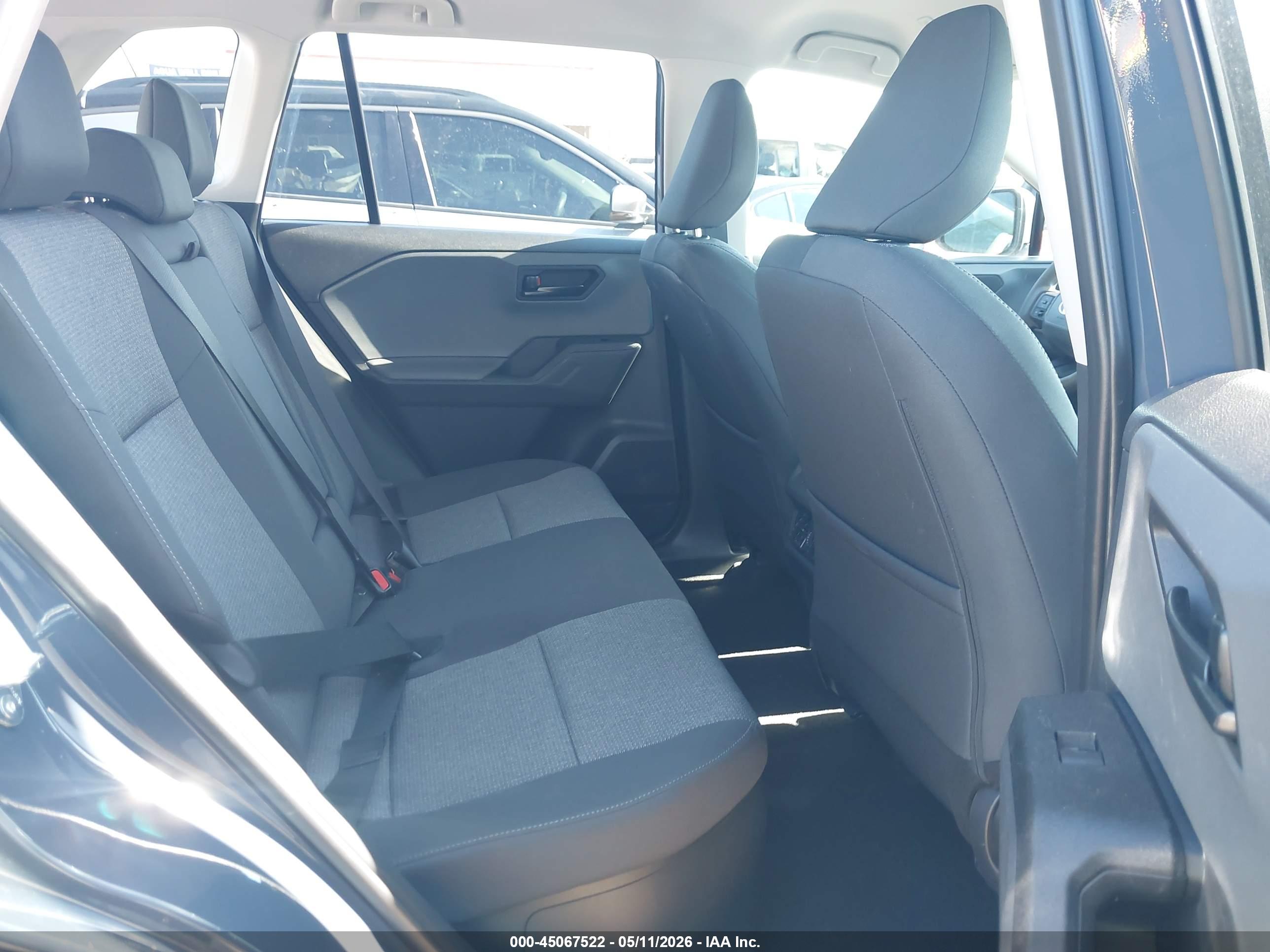 TOYOTA RAV4 image 8