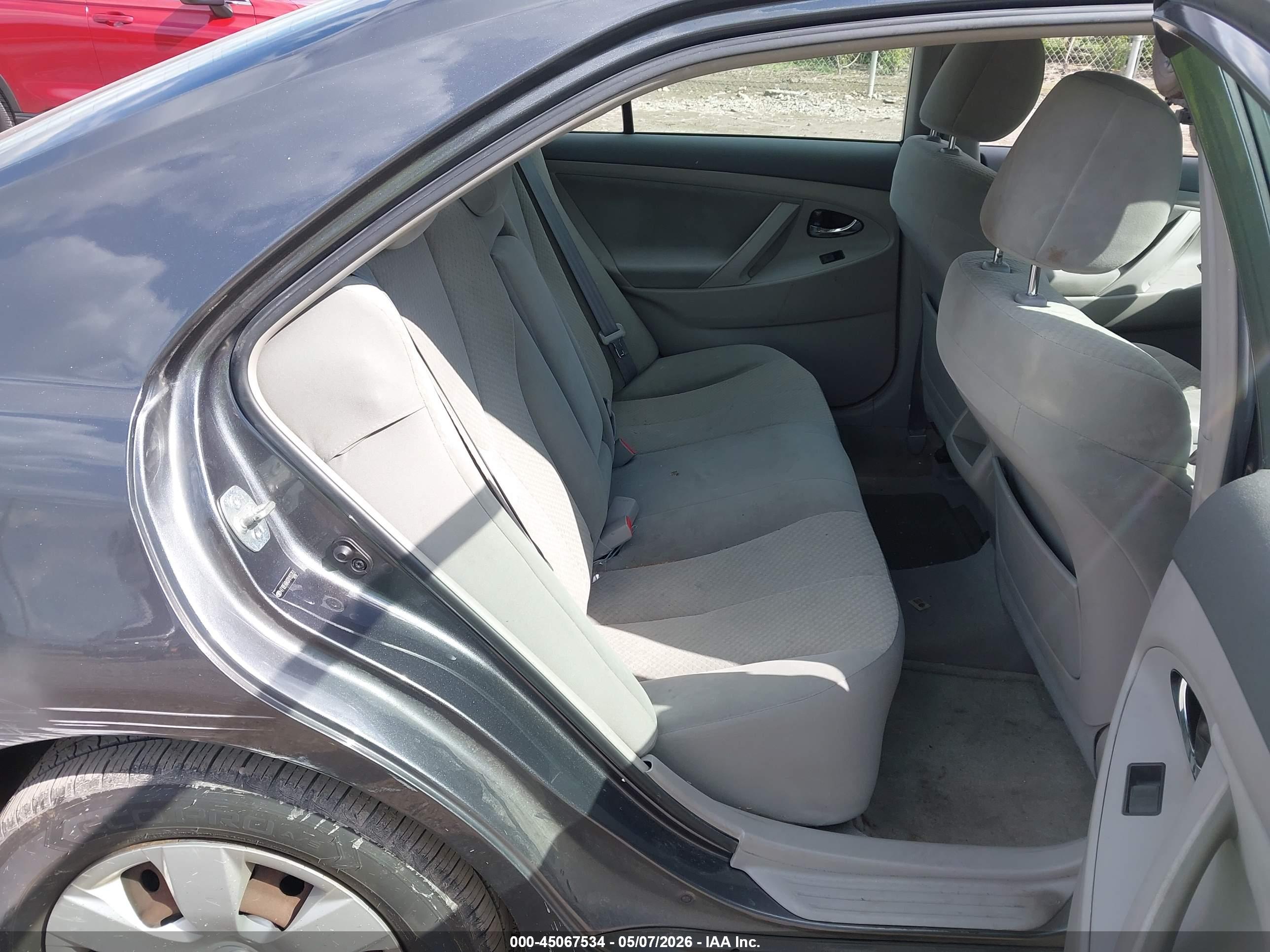 TOYOTA CAMRY image 8