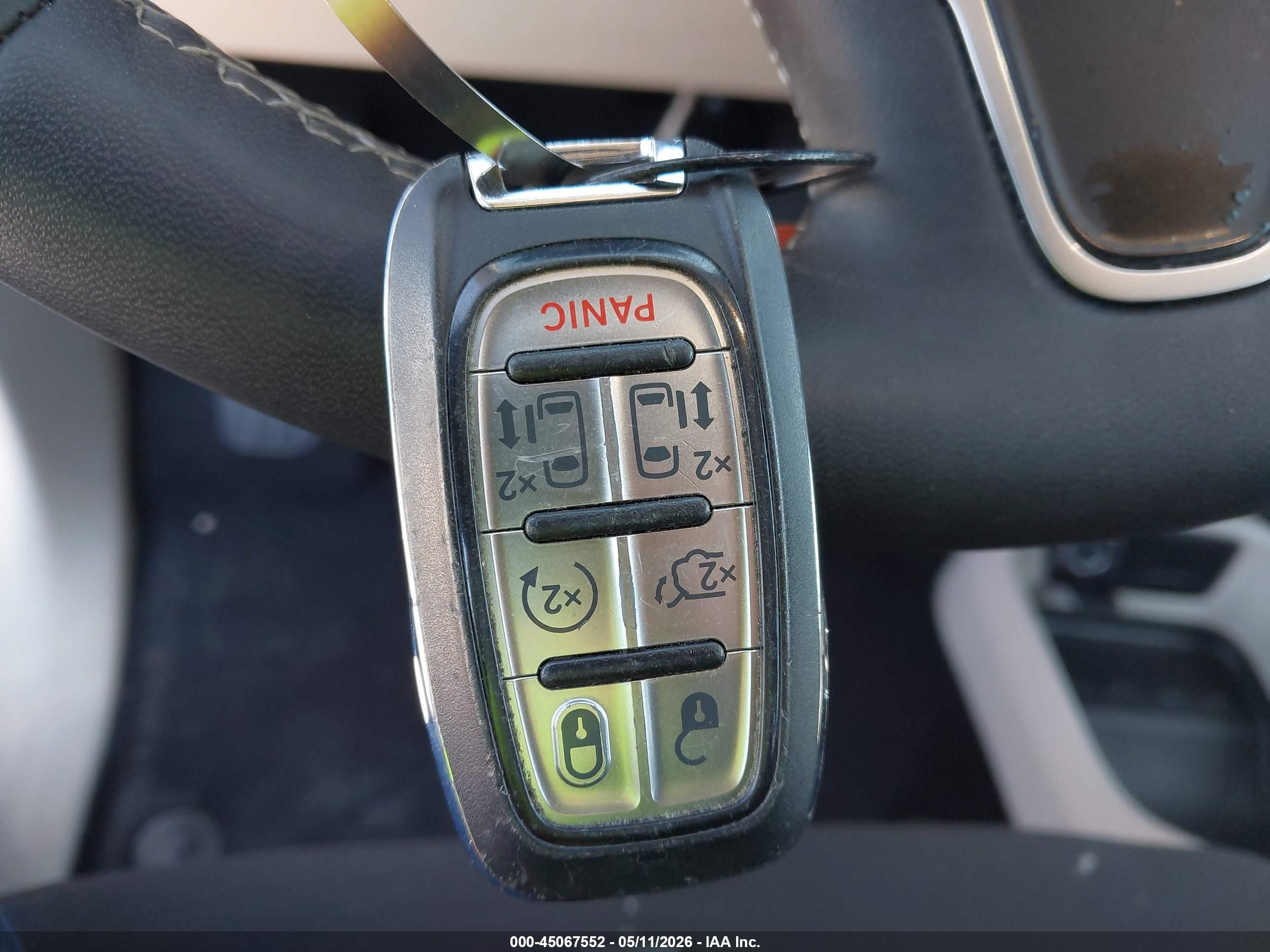 CHRYSLER VOYAGER image 11