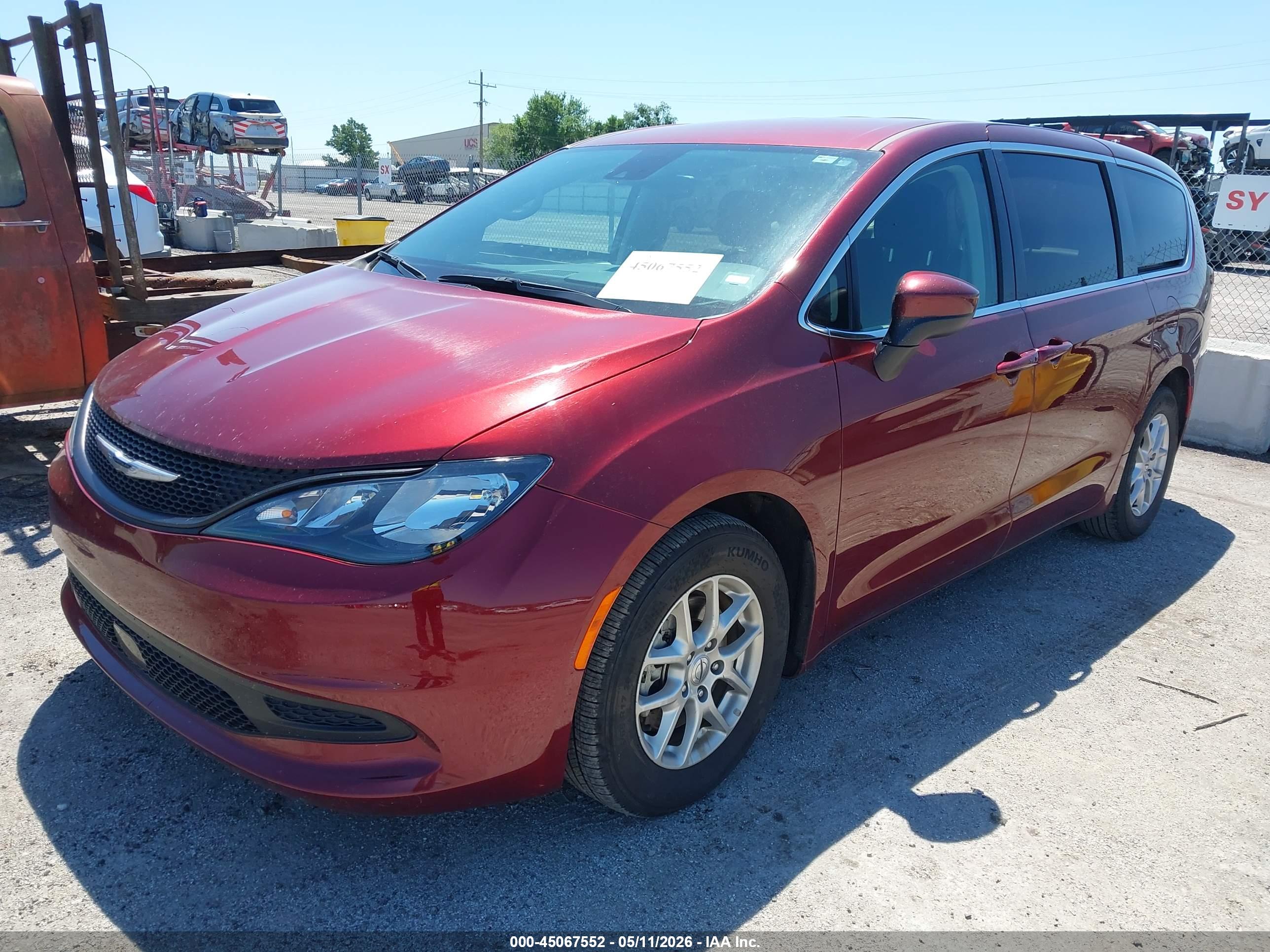 CHRYSLER VOYAGER image 2