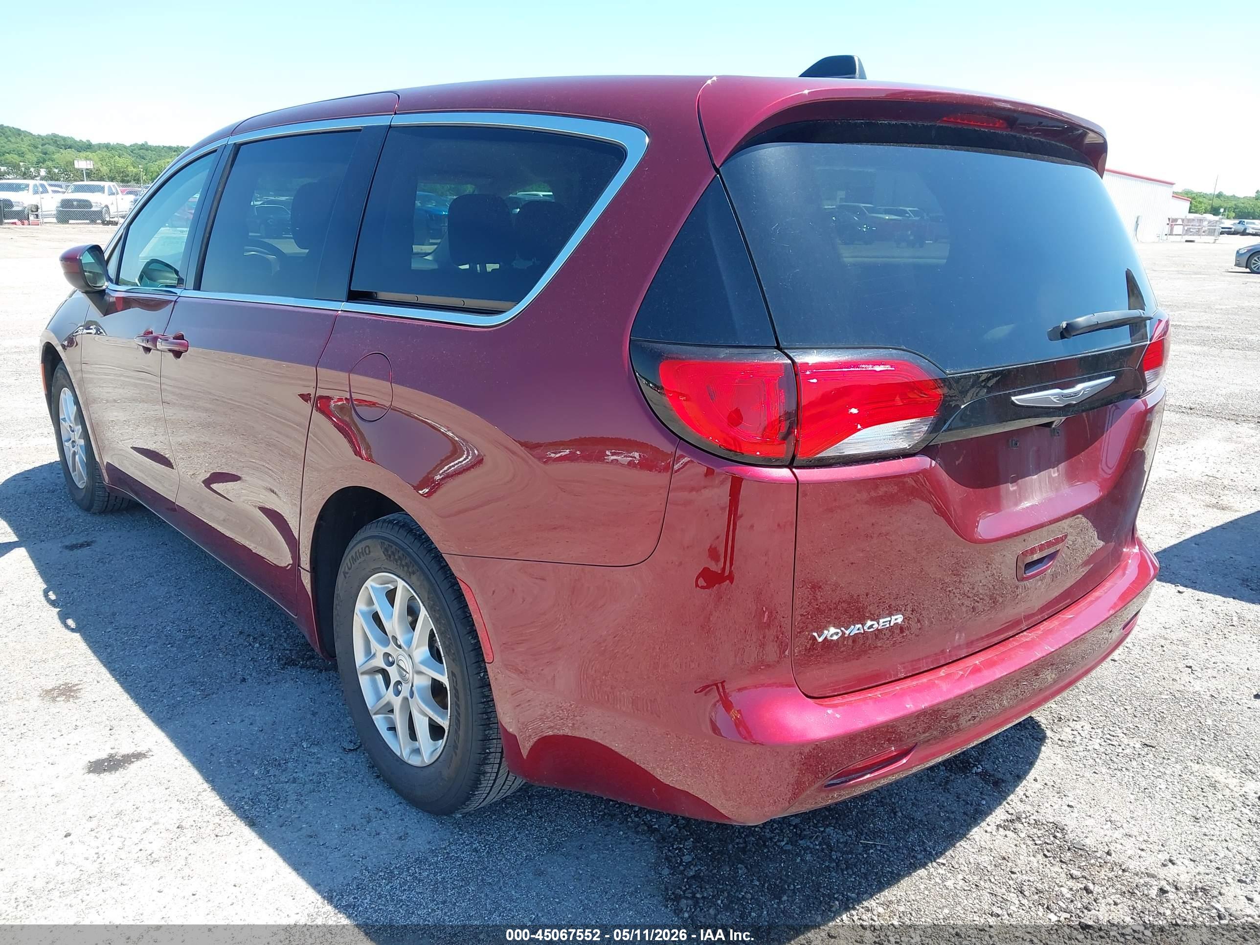 CHRYSLER VOYAGER image 3