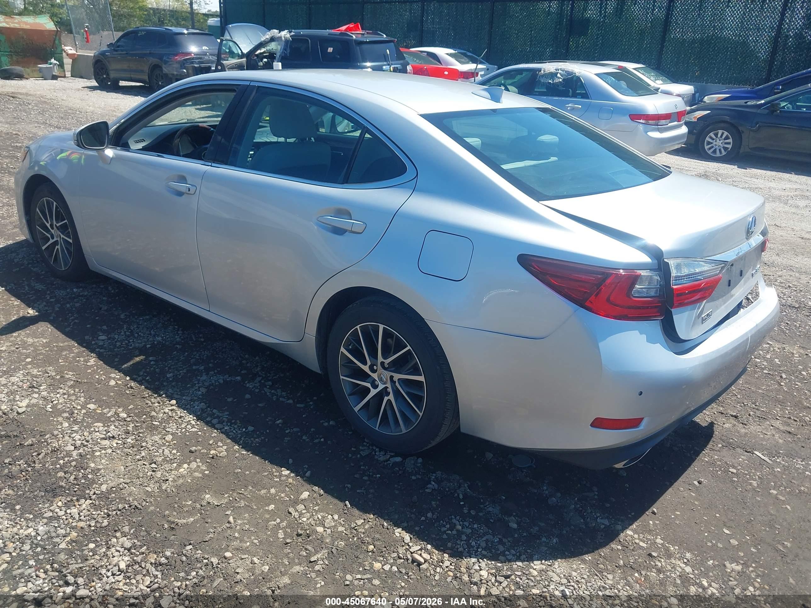 LEXUS ES image 3