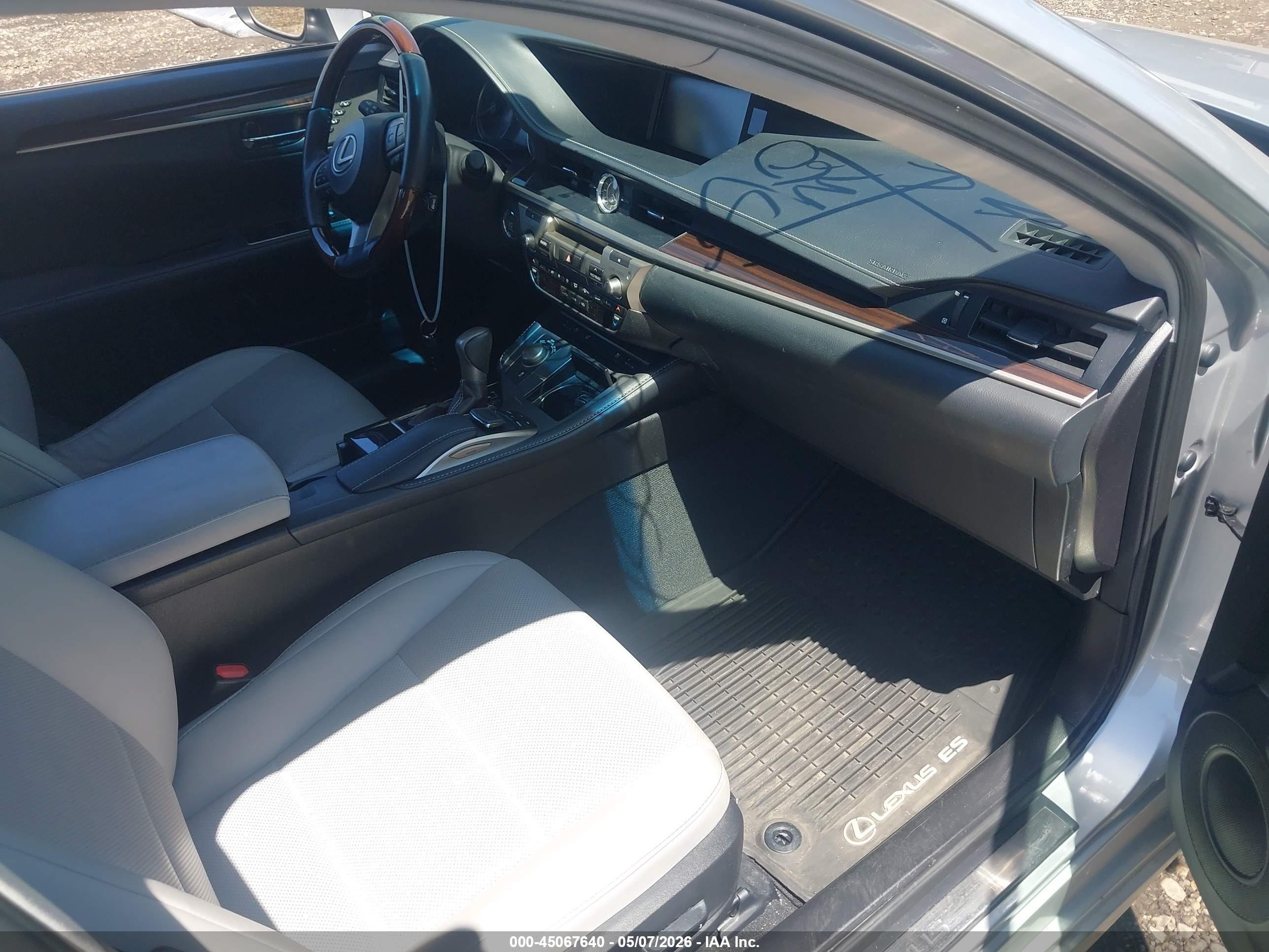 LEXUS ES image 5