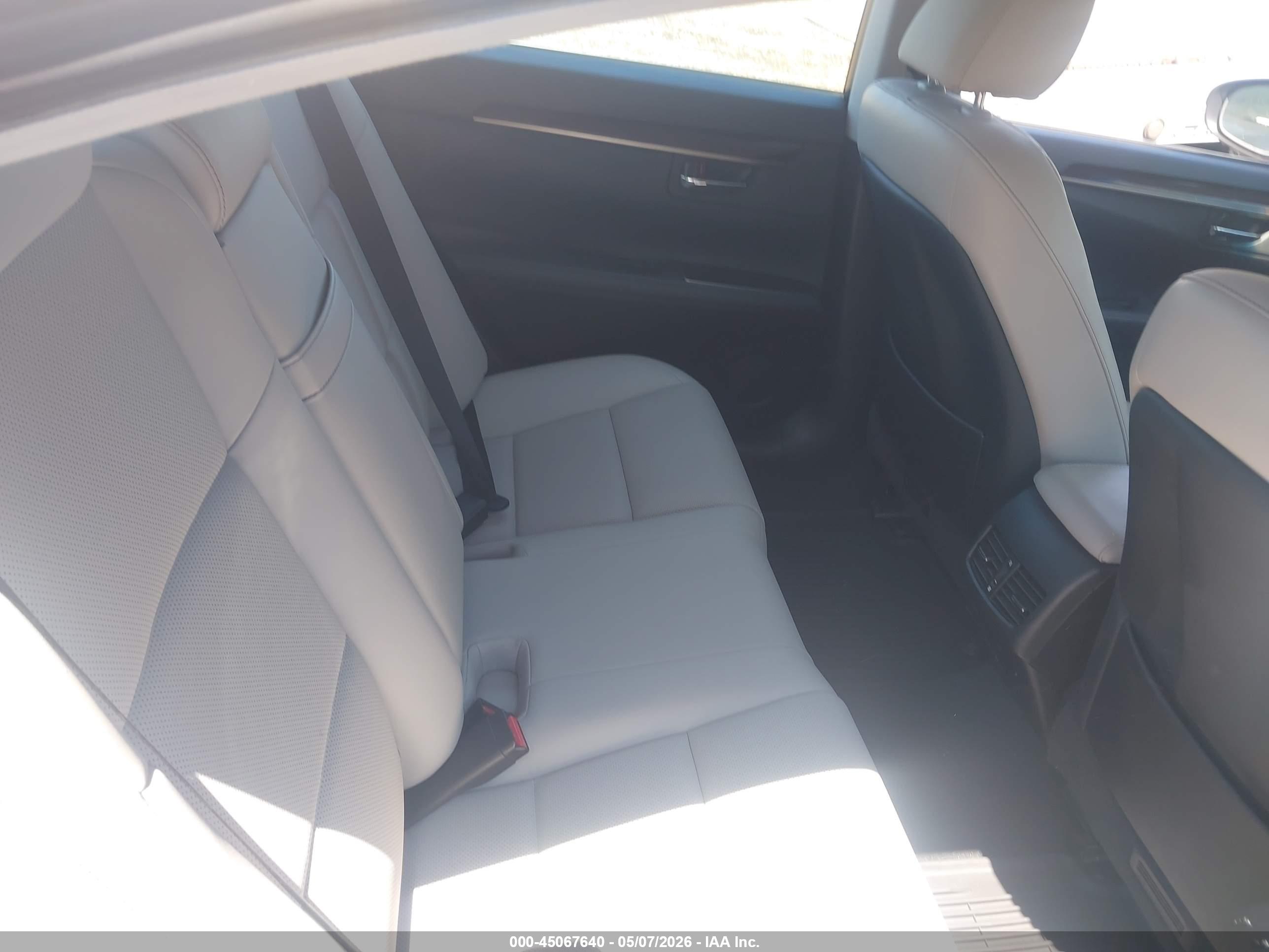 LEXUS ES image 8
