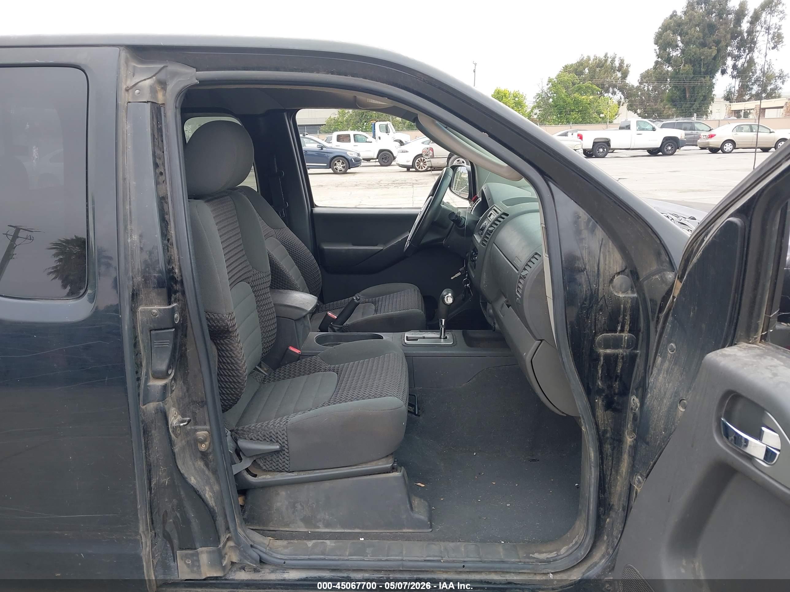 NISSAN FRONTIER image 5