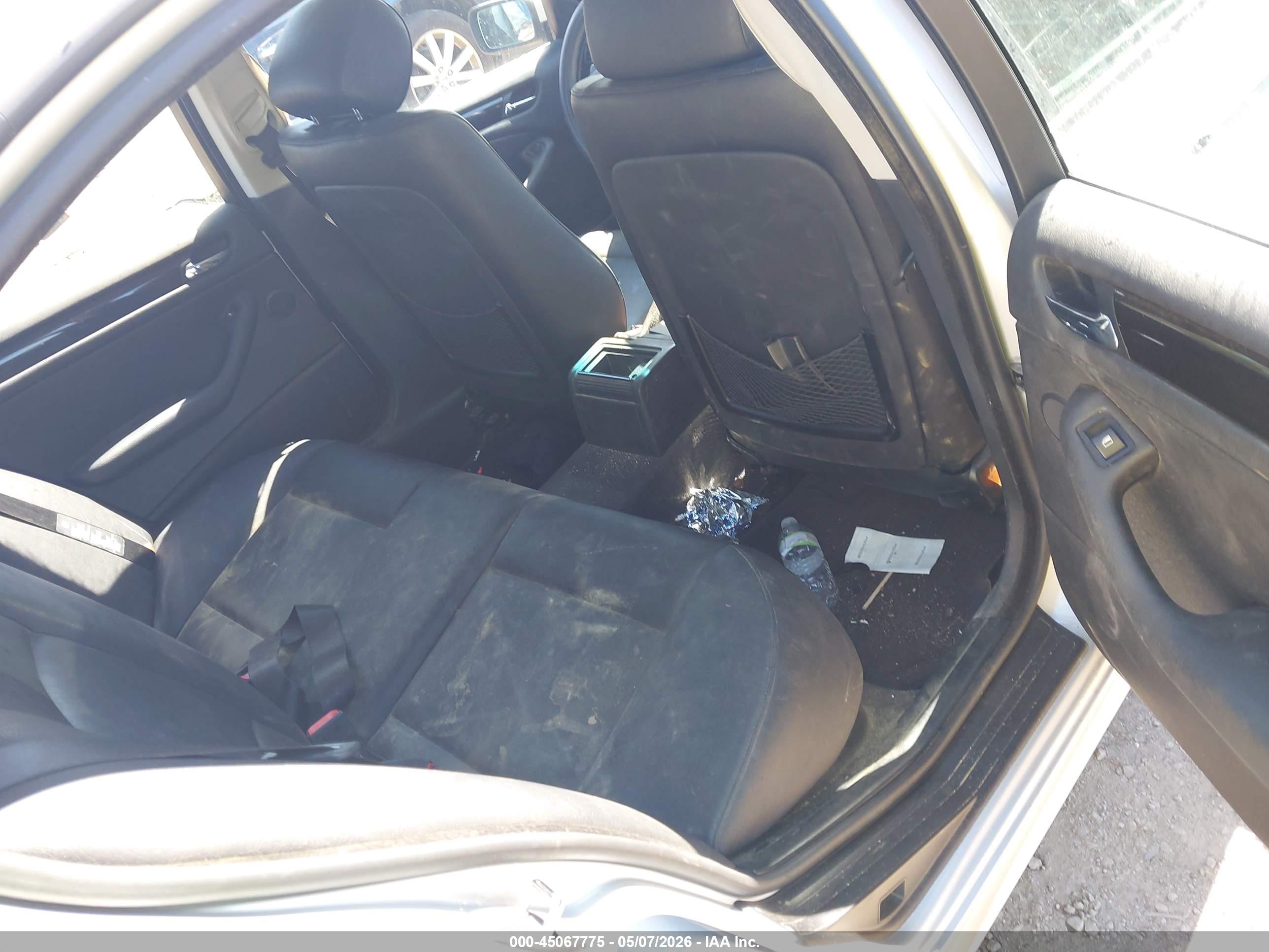 BMW 325I image 8