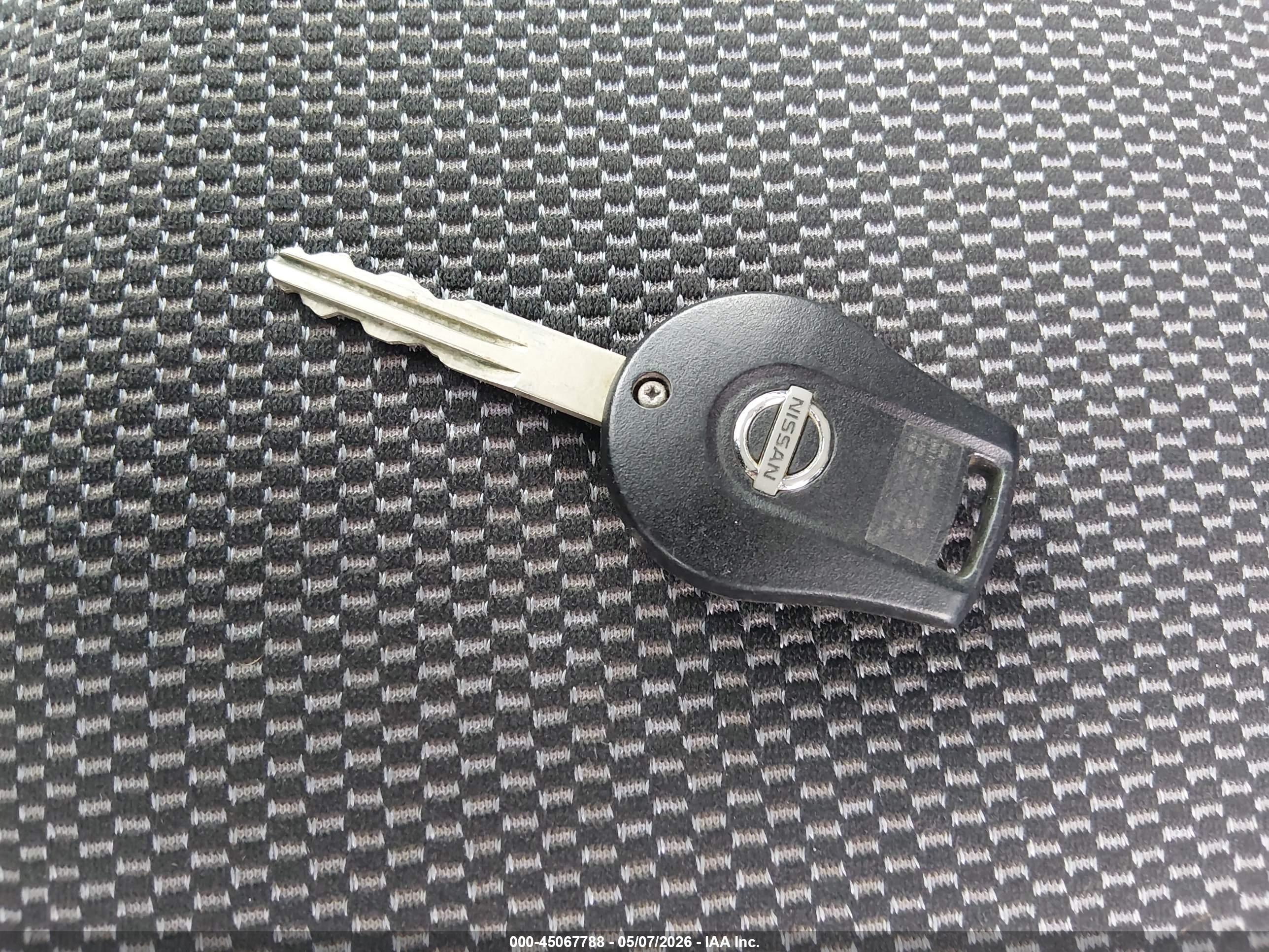 NISSAN VERSA image 11
