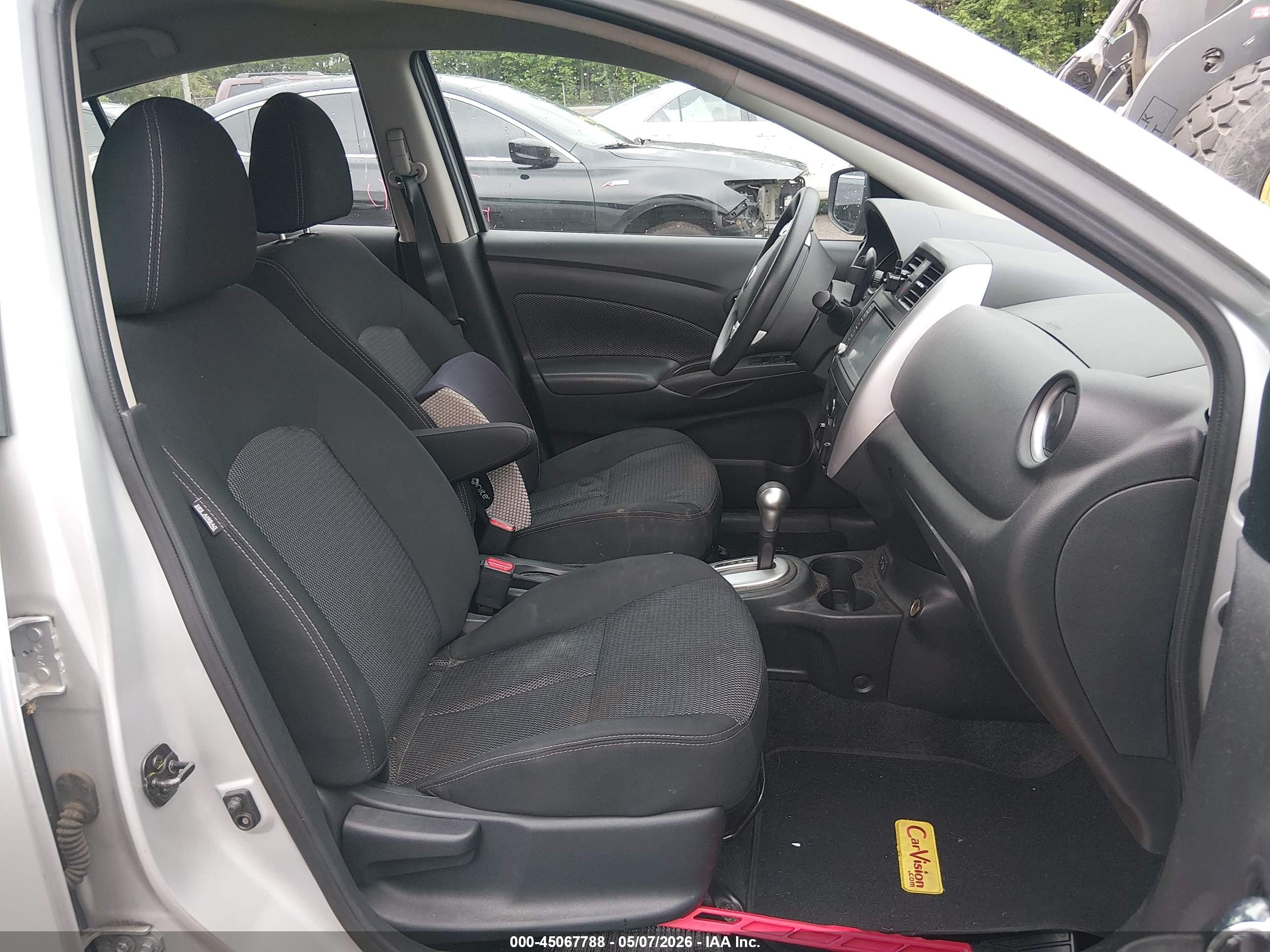 NISSAN VERSA image 5
