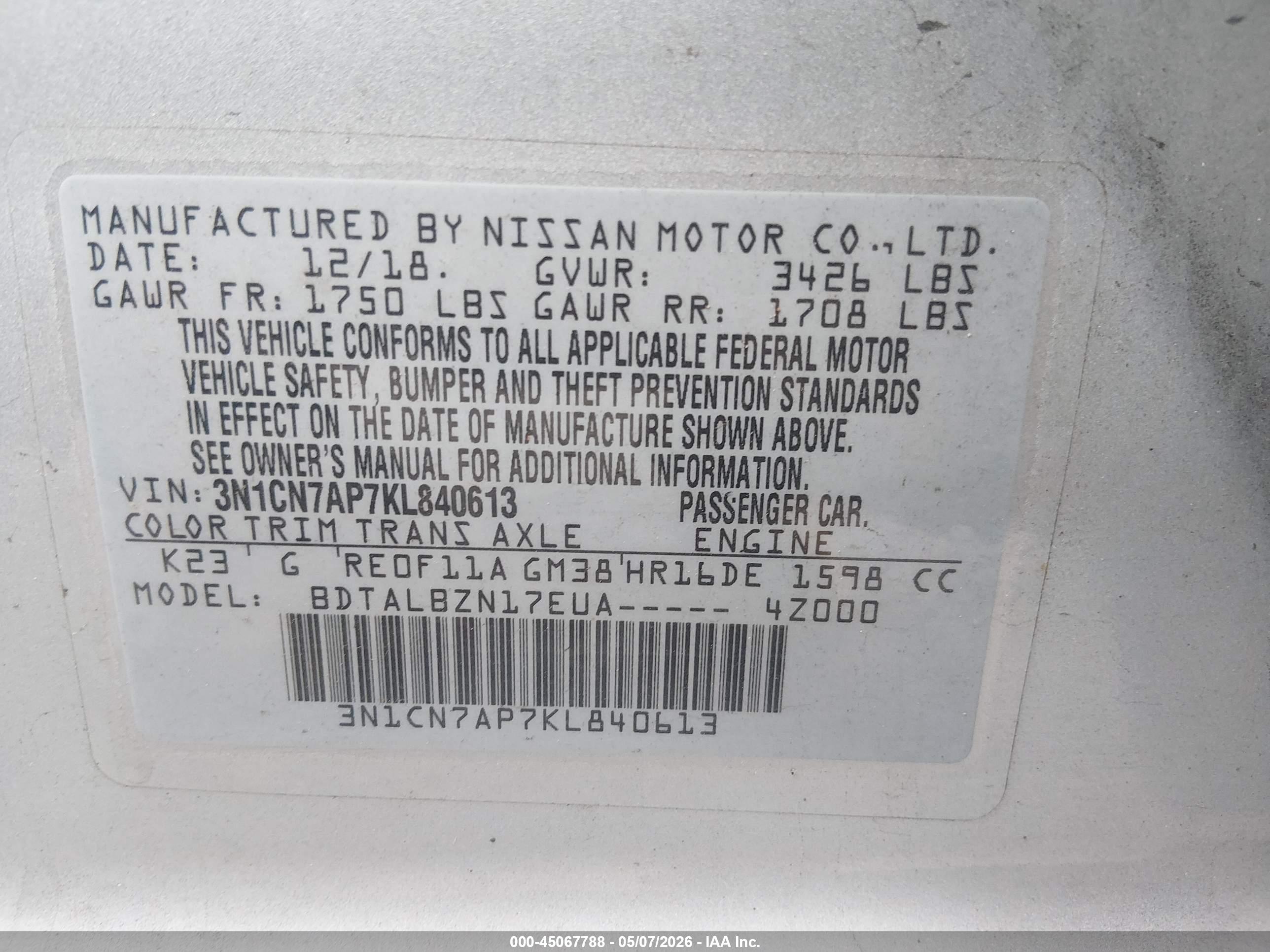 NISSAN VERSA image 9