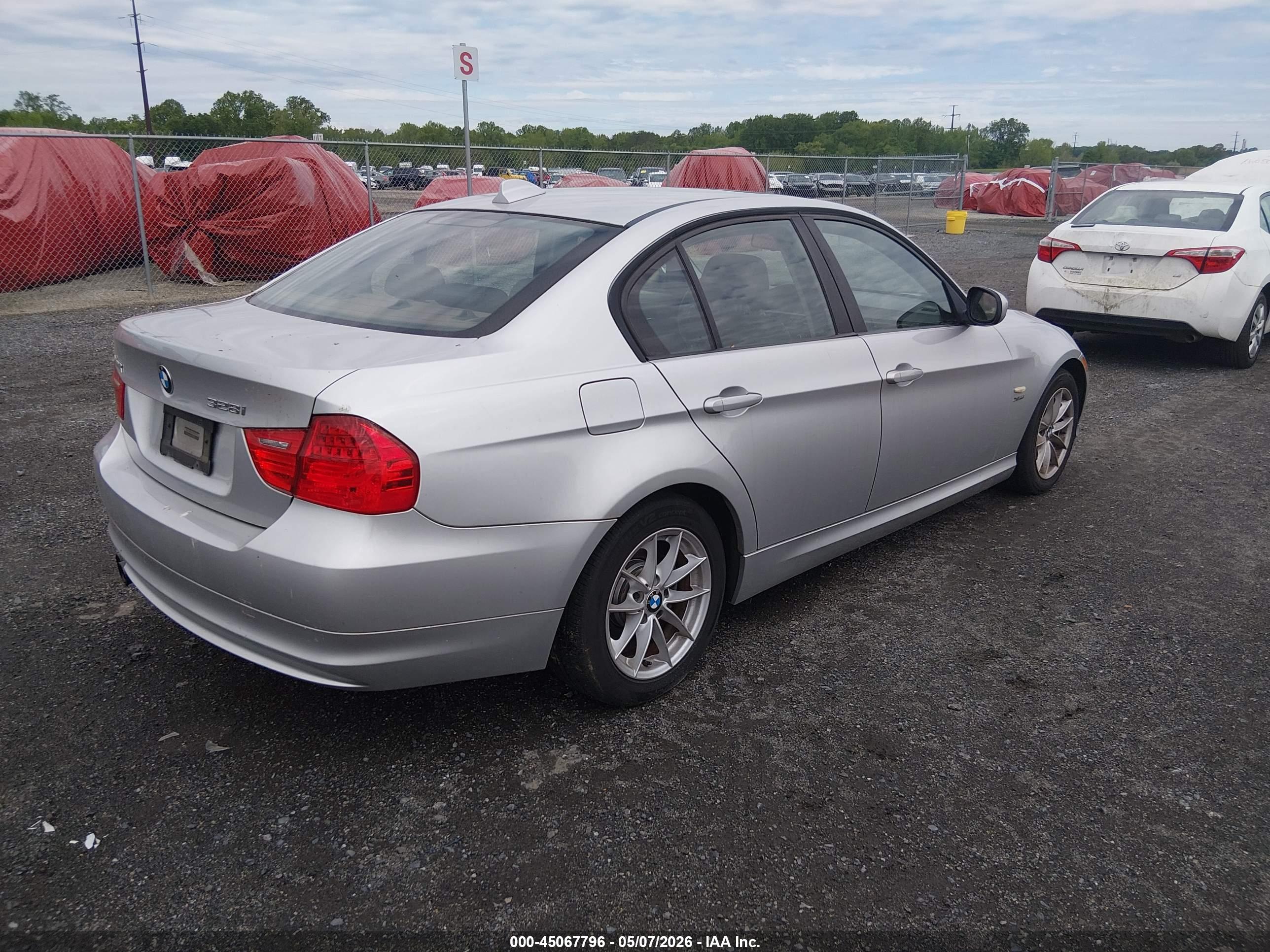 BMW 328I image 4
