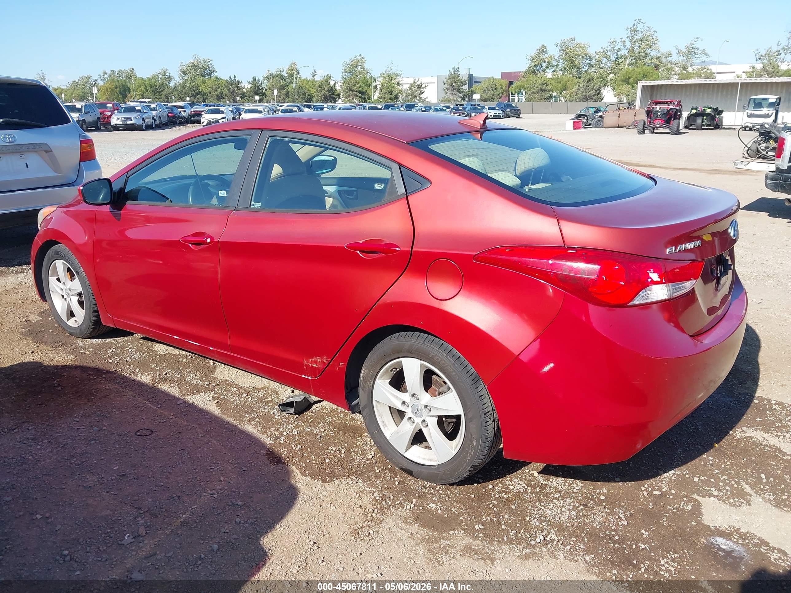 HYUNDAI ELANTRA image 3