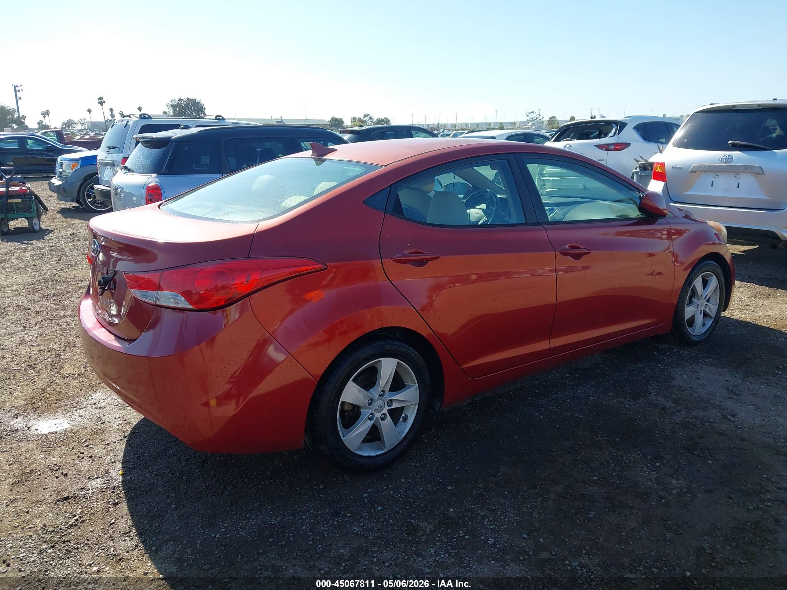 HYUNDAI ELANTRA image 4