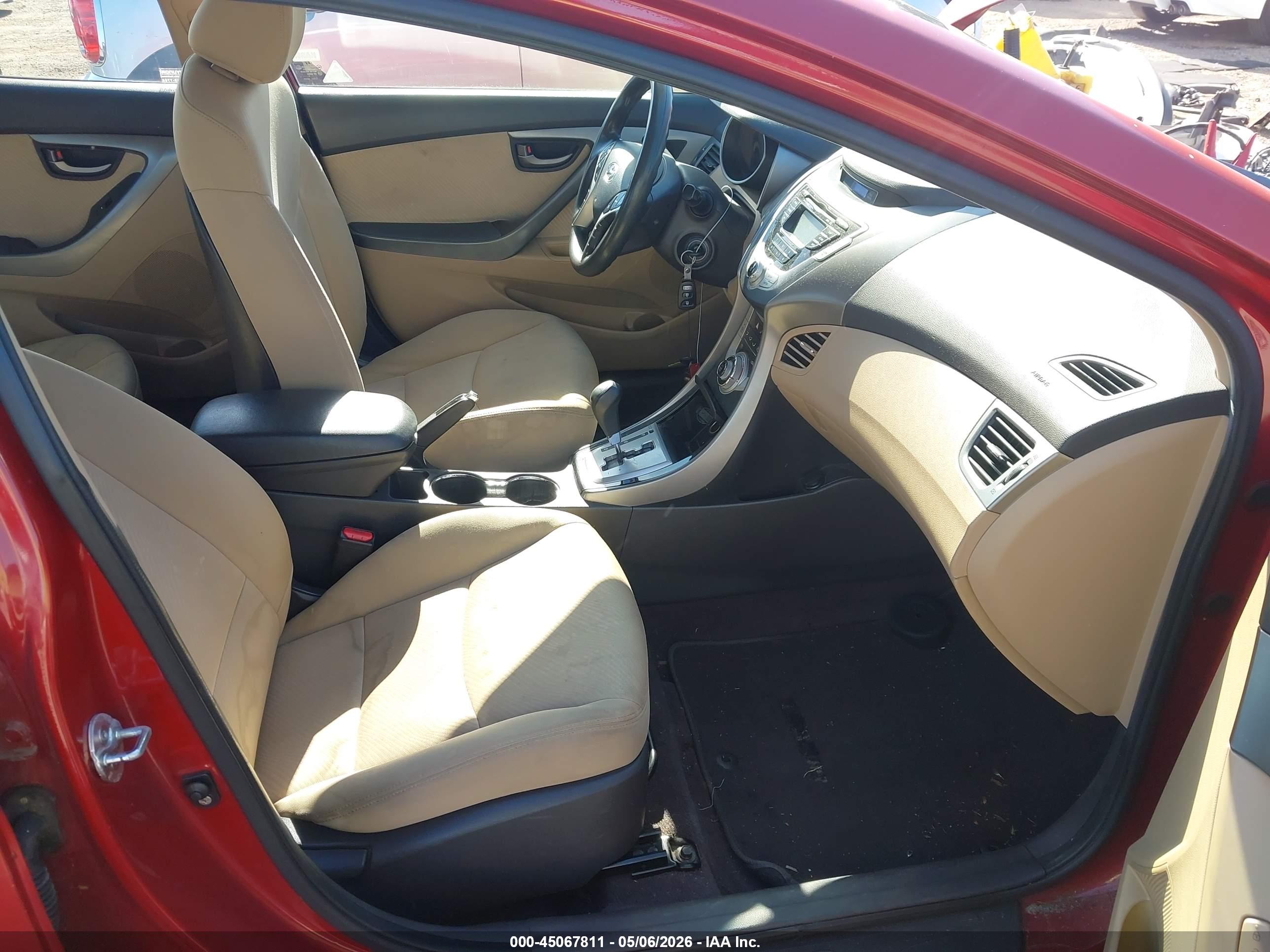 HYUNDAI ELANTRA image 5