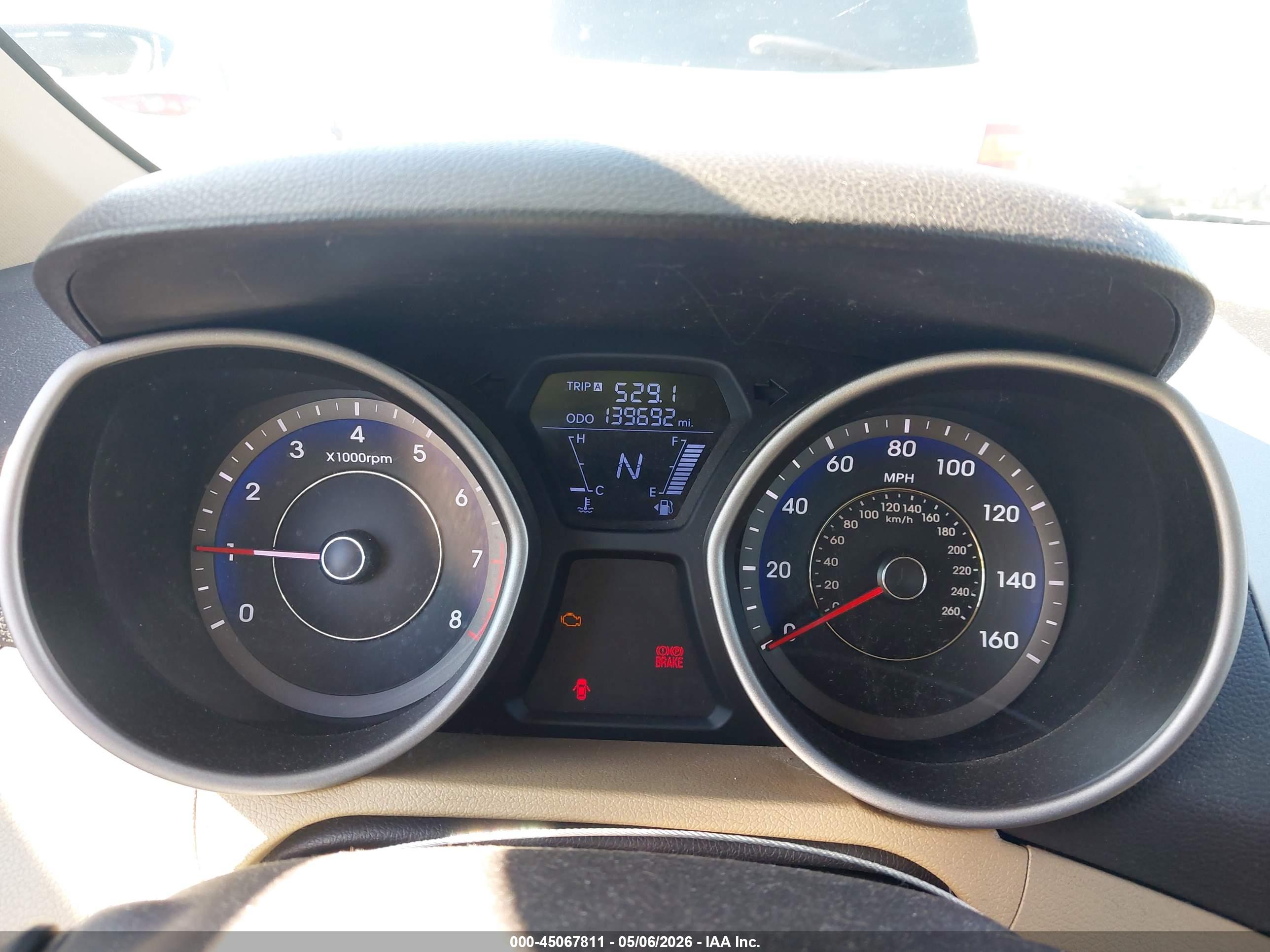 HYUNDAI ELANTRA image 7