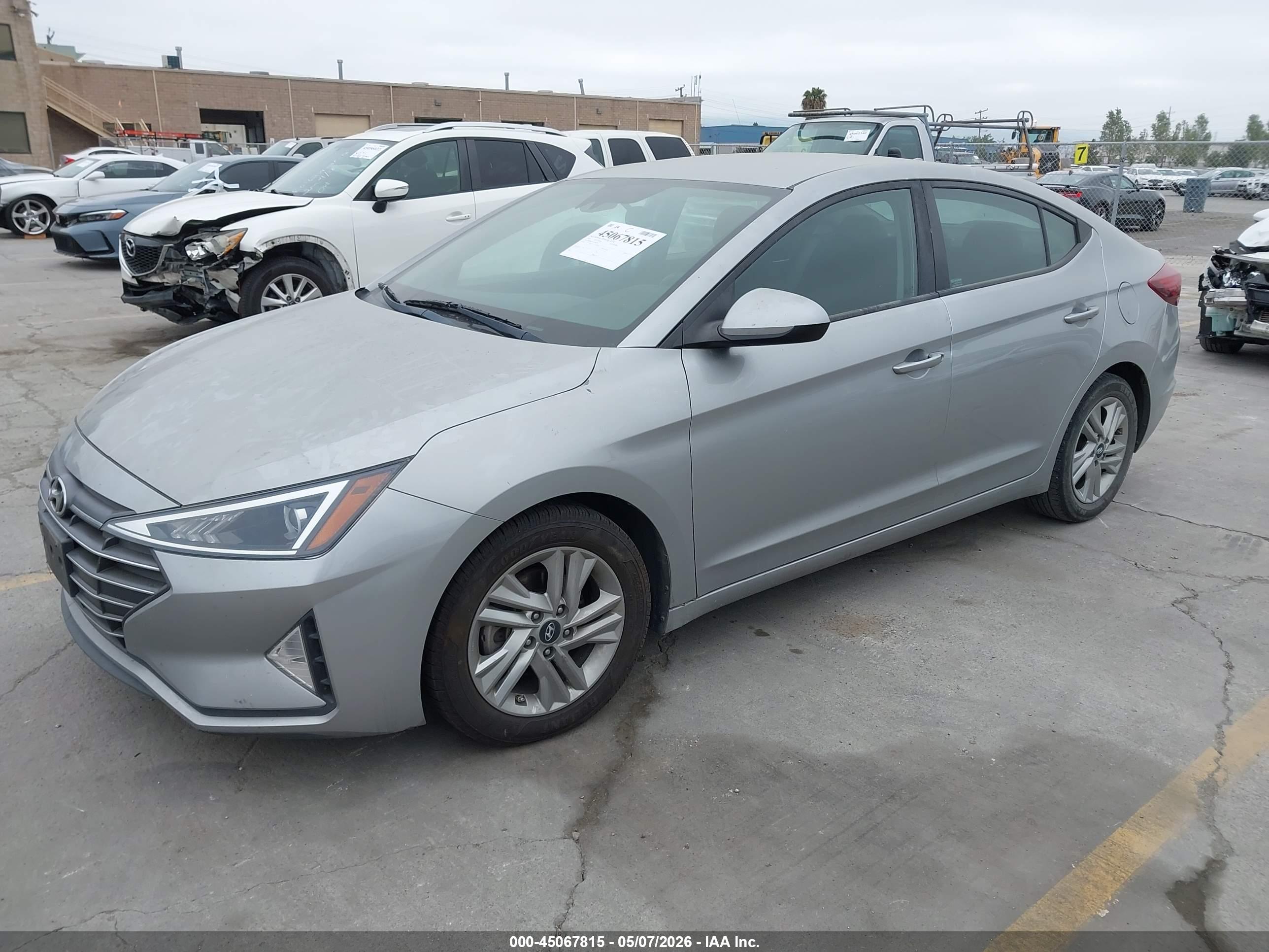 HYUNDAI ELANTRA image 2