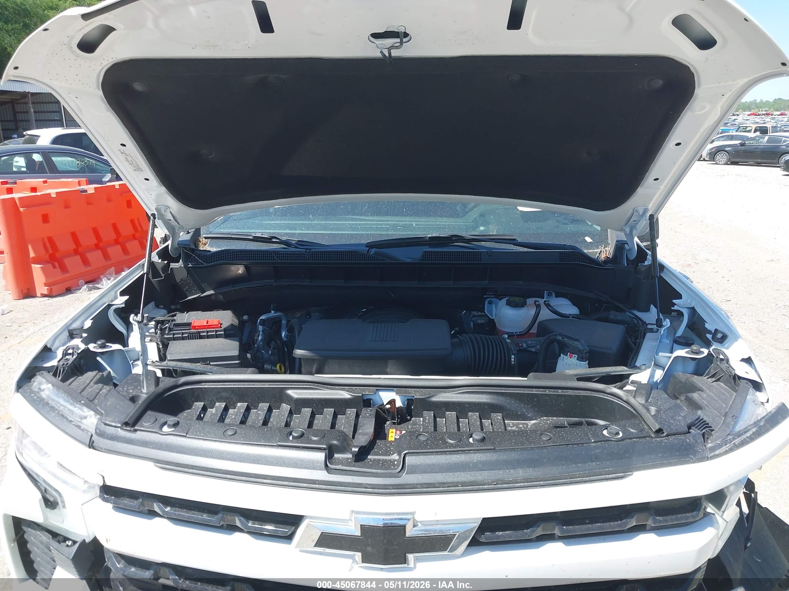 CHEVROLET SILVERADO image 10