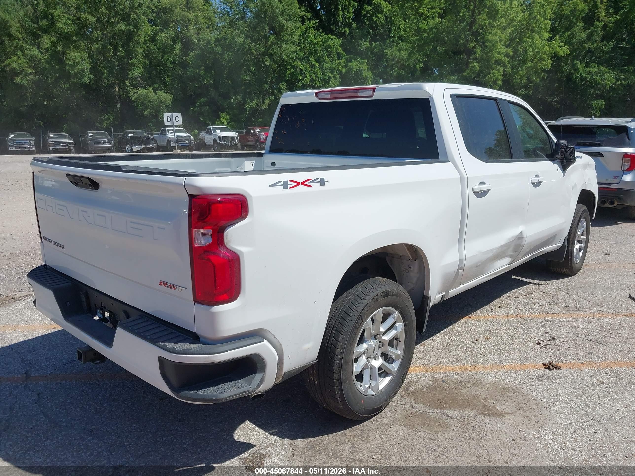 CHEVROLET SILVERADO image 4
