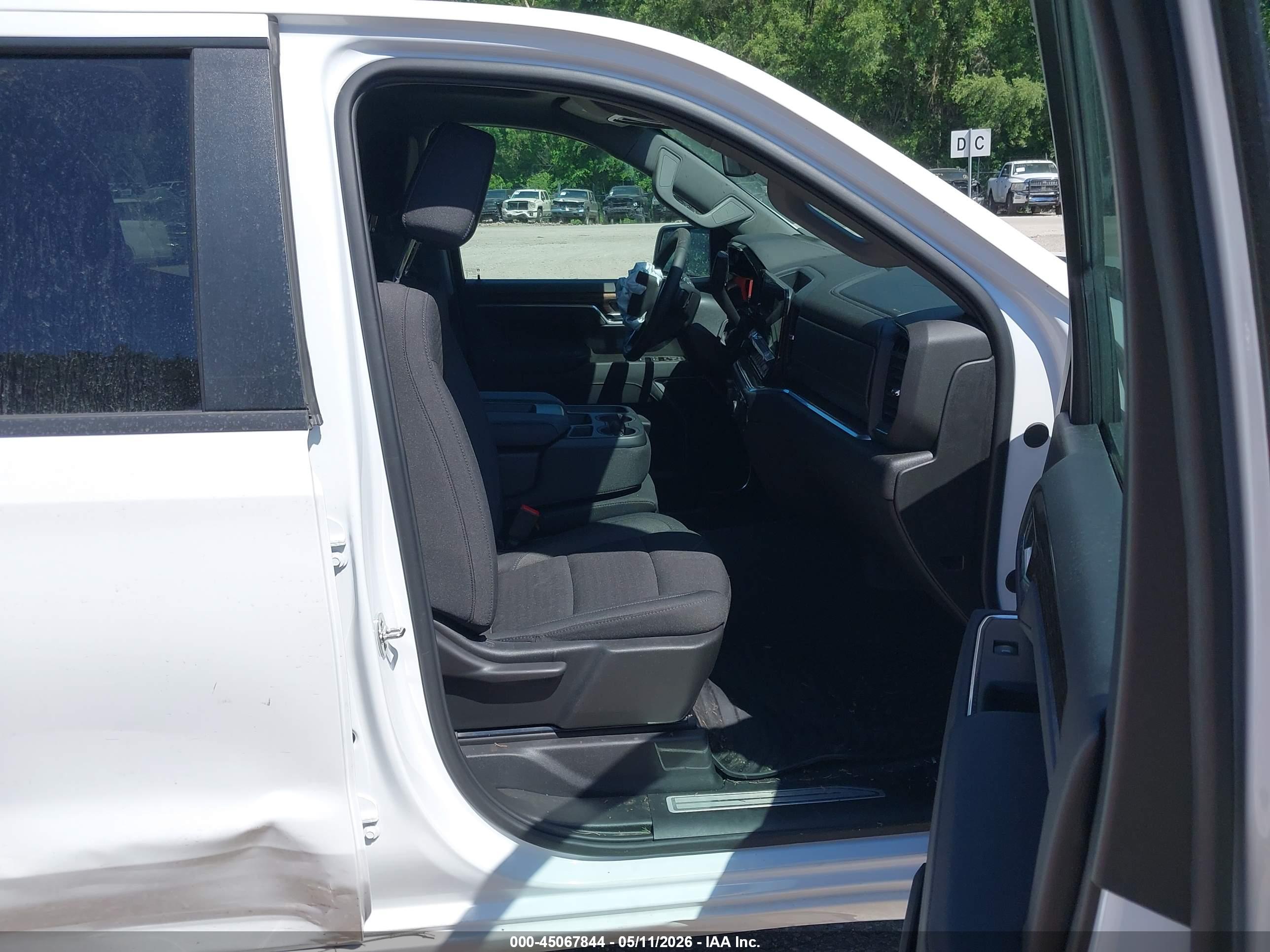 CHEVROLET SILVERADO image 5