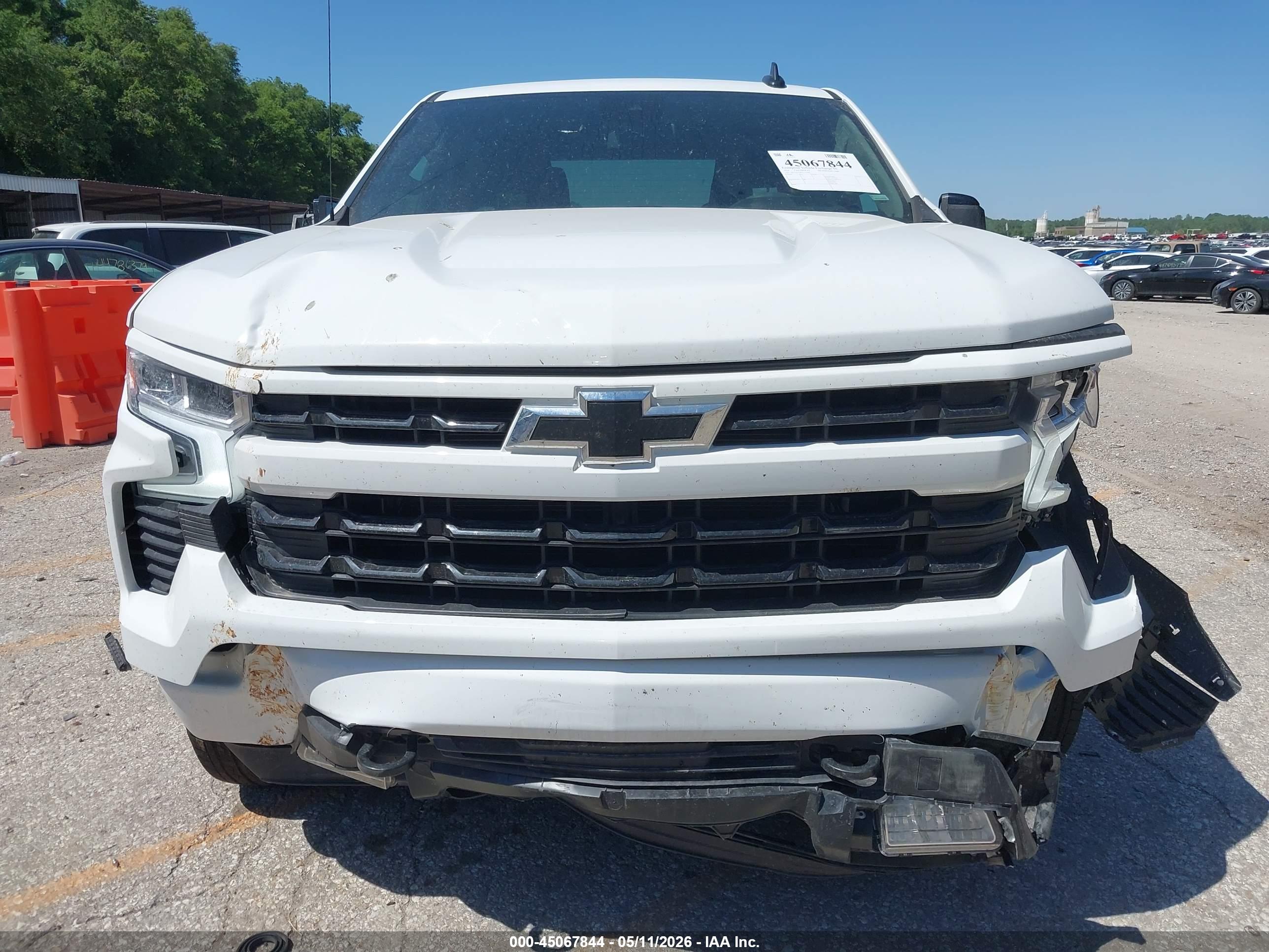 CHEVROLET SILVERADO image 6
