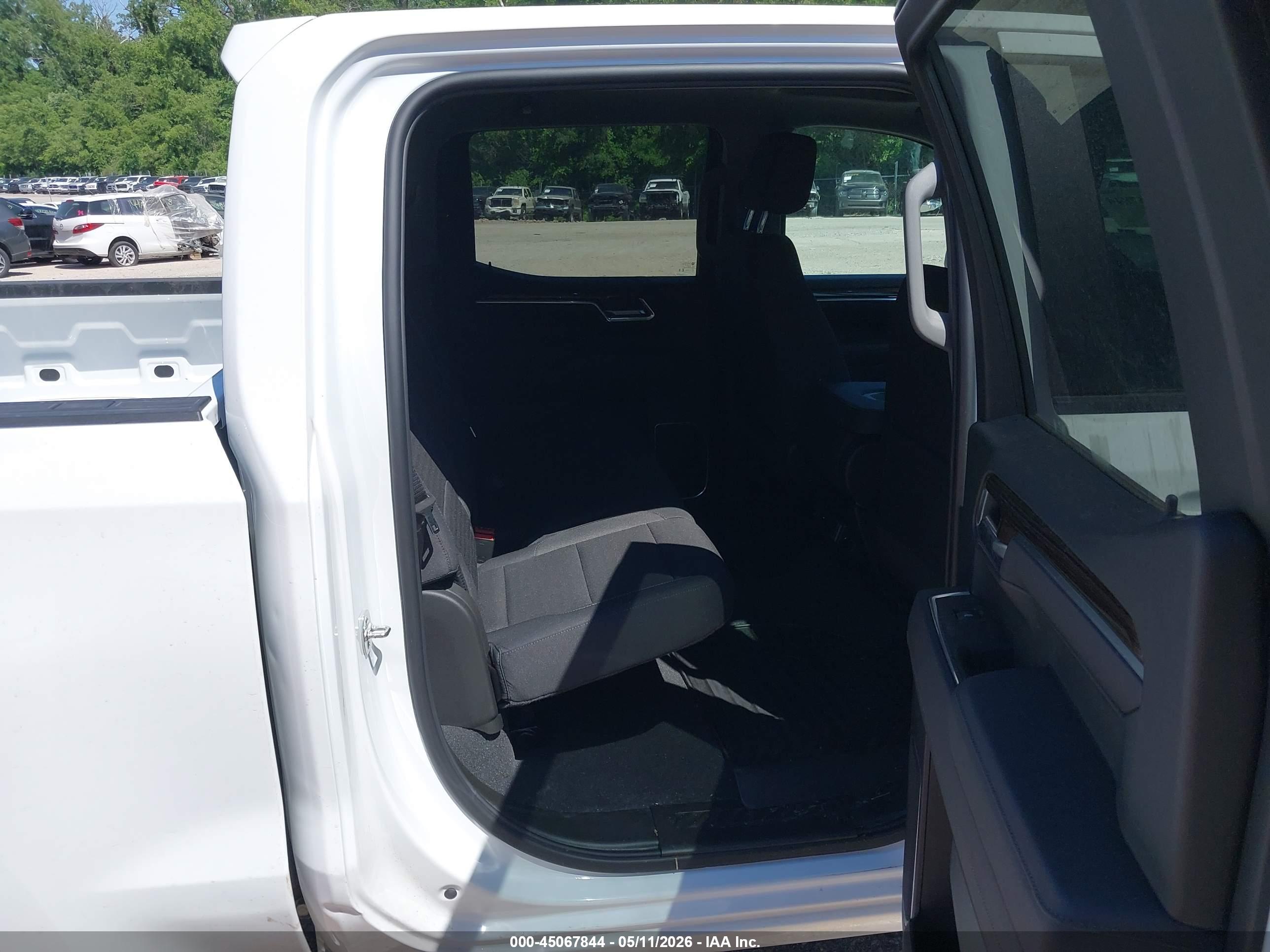 CHEVROLET SILVERADO image 8