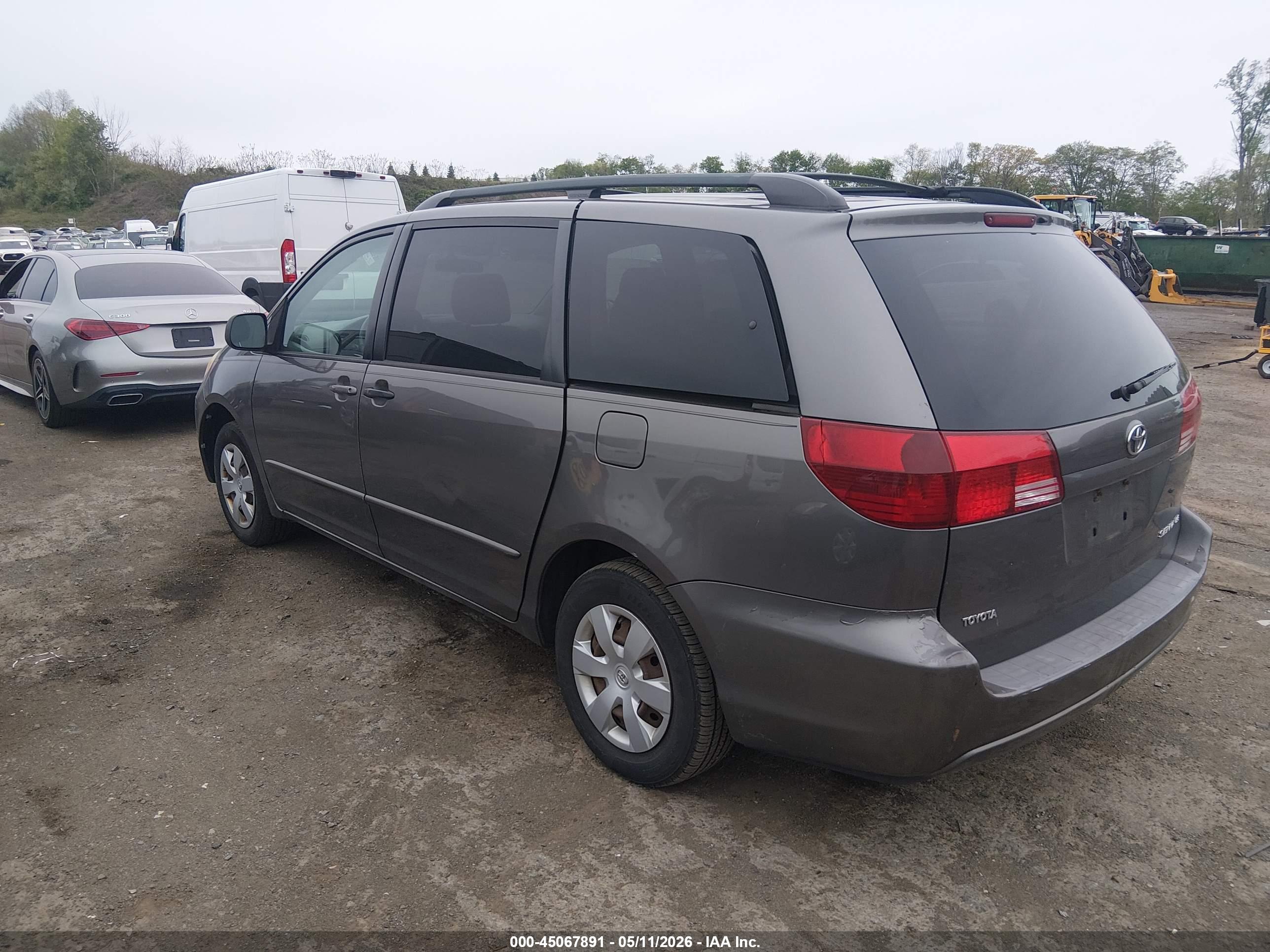 TOYOTA SIENNA image 3