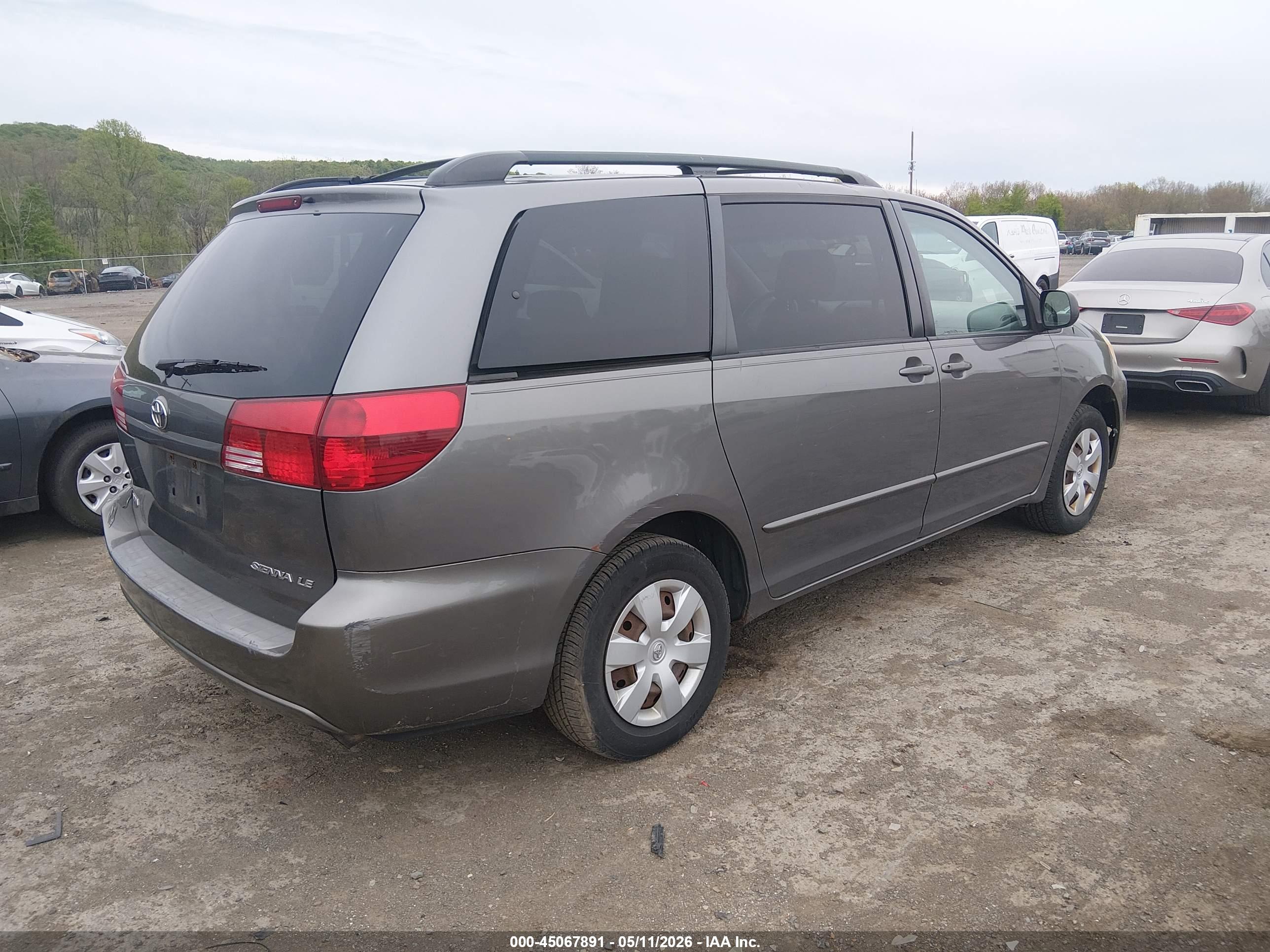 TOYOTA SIENNA image 4