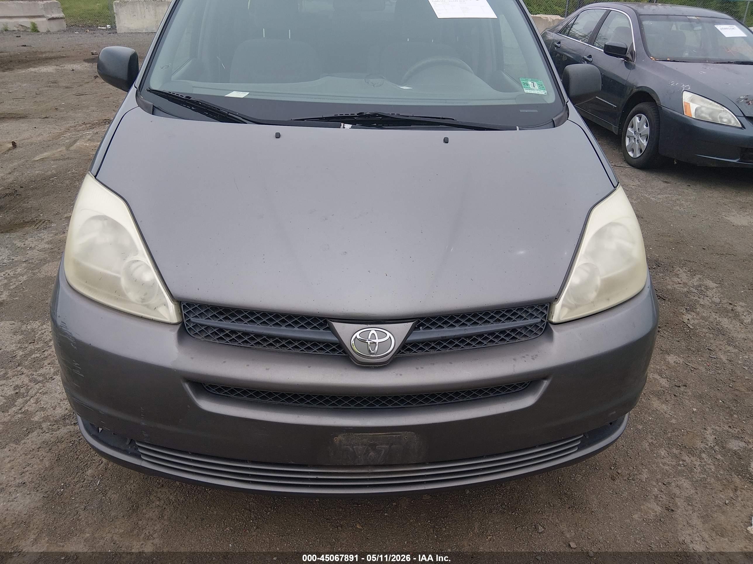 TOYOTA SIENNA image 6
