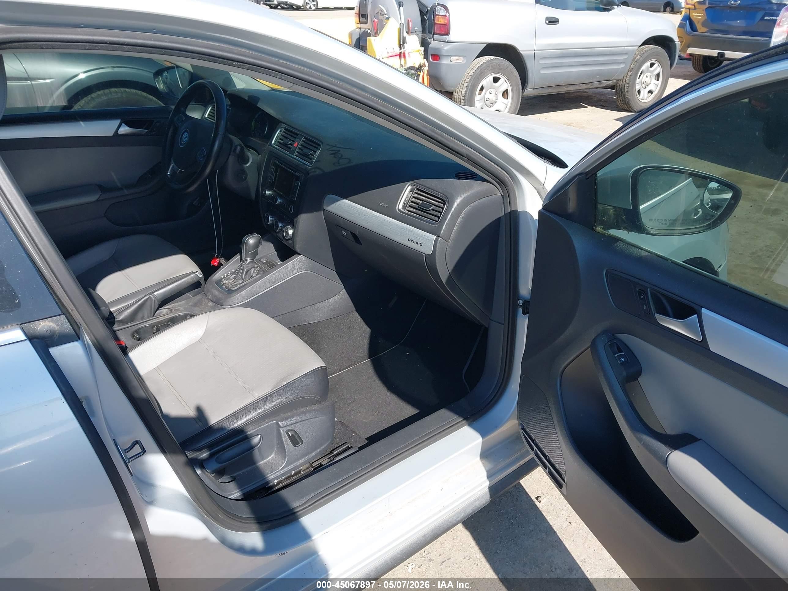 VOLKSWAGEN JETTA image 5