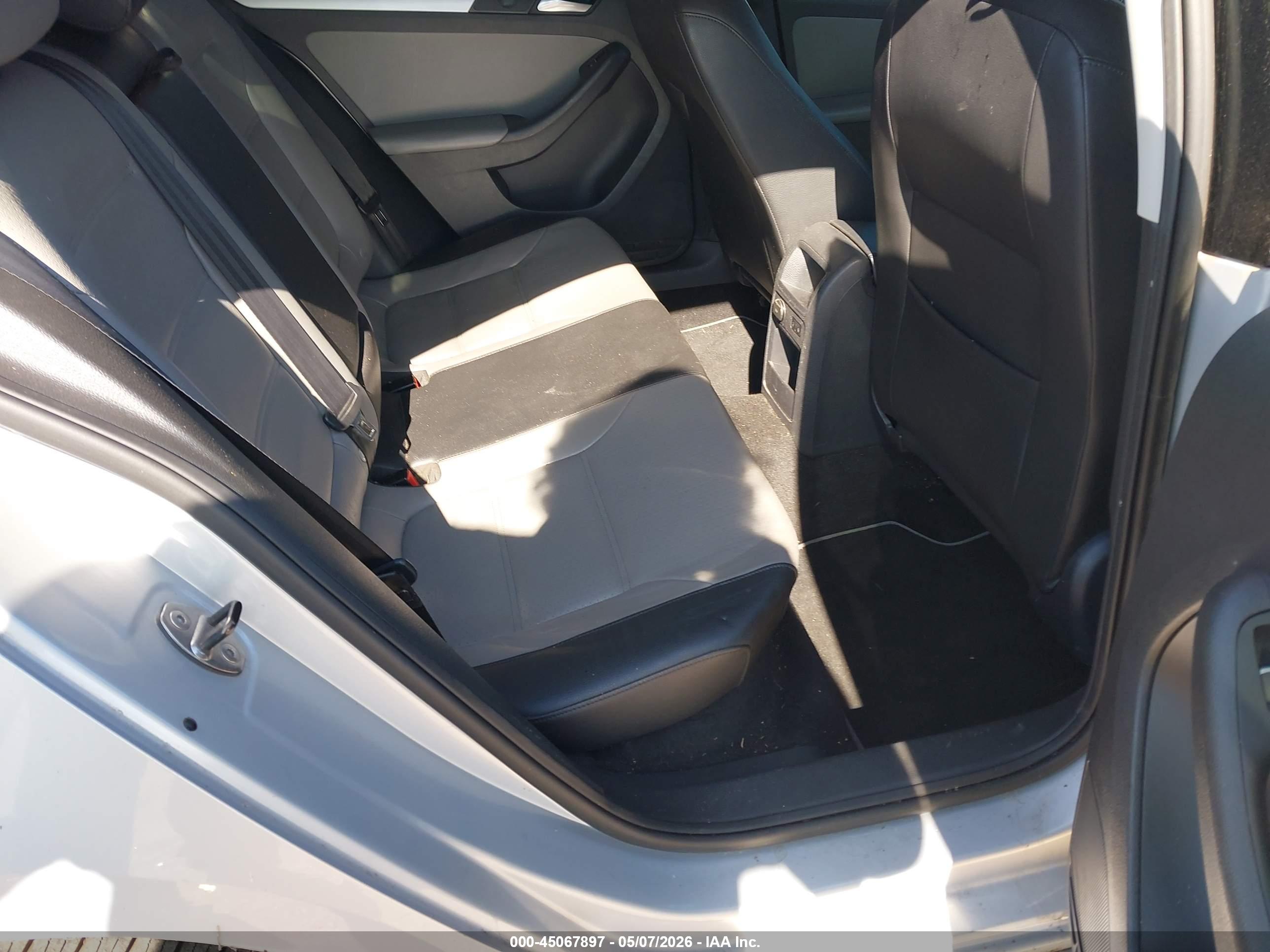 VOLKSWAGEN JETTA image 8