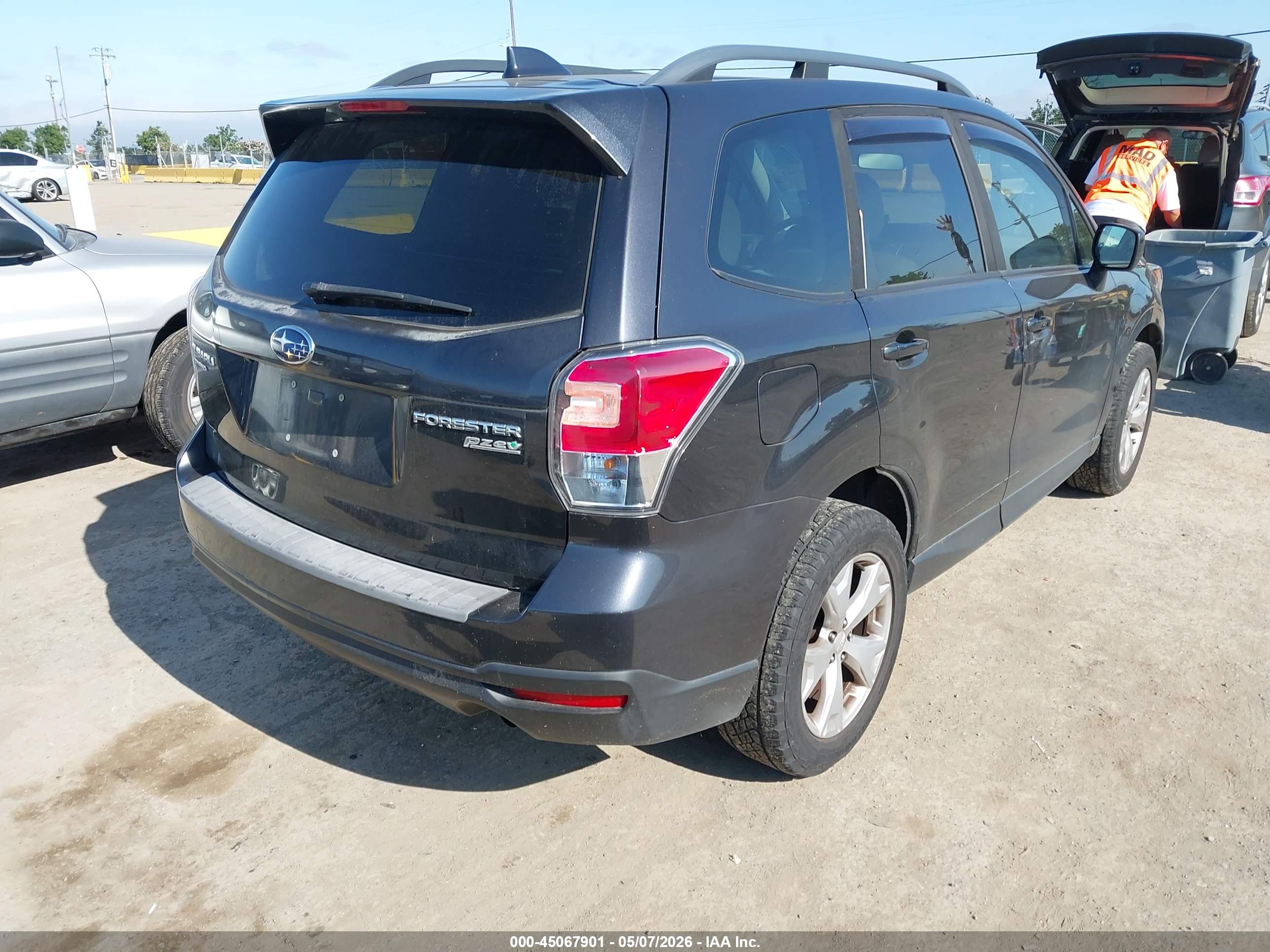 SUBARU FORESTER image 4