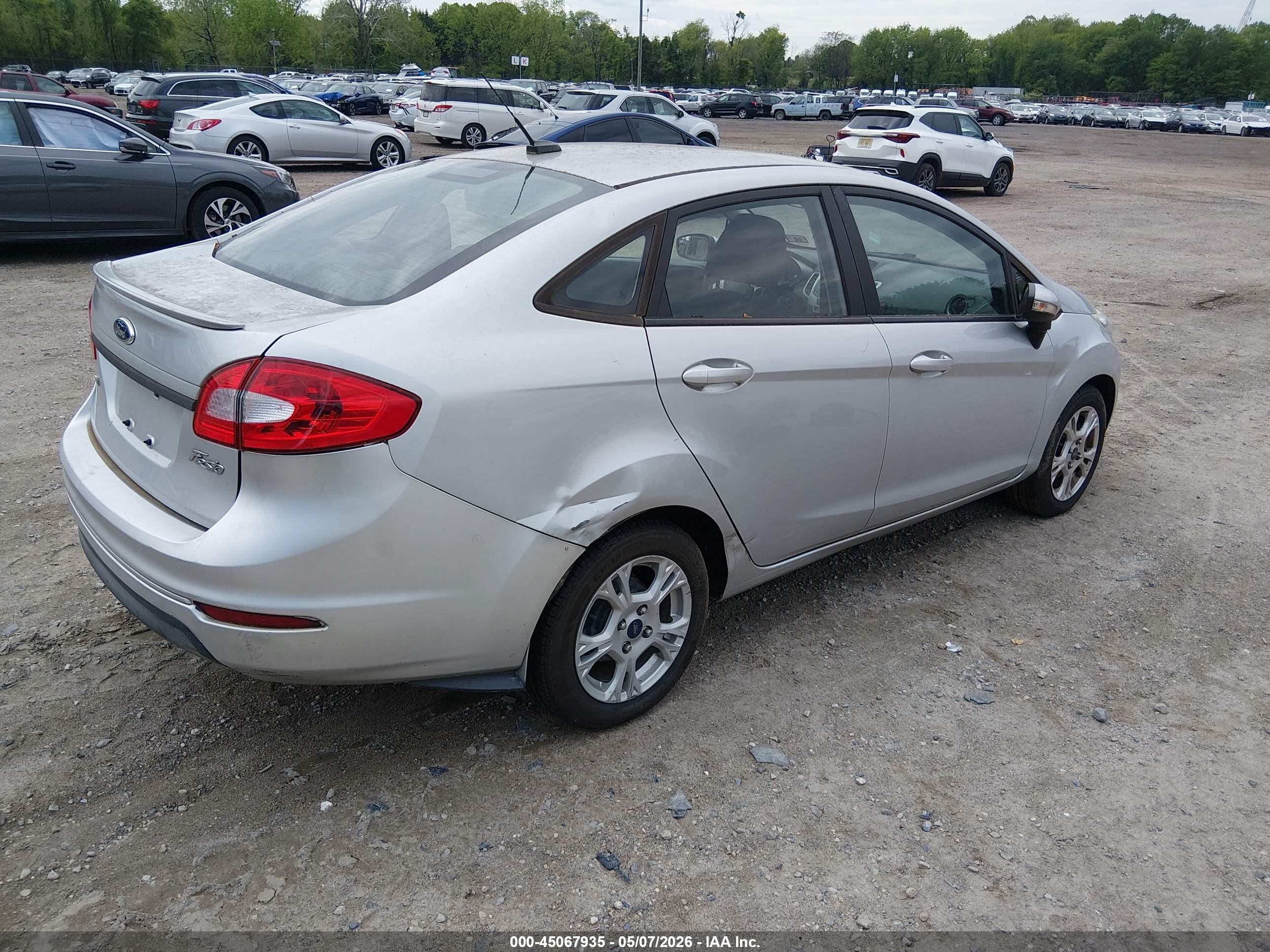 FORD FIESTA image 4