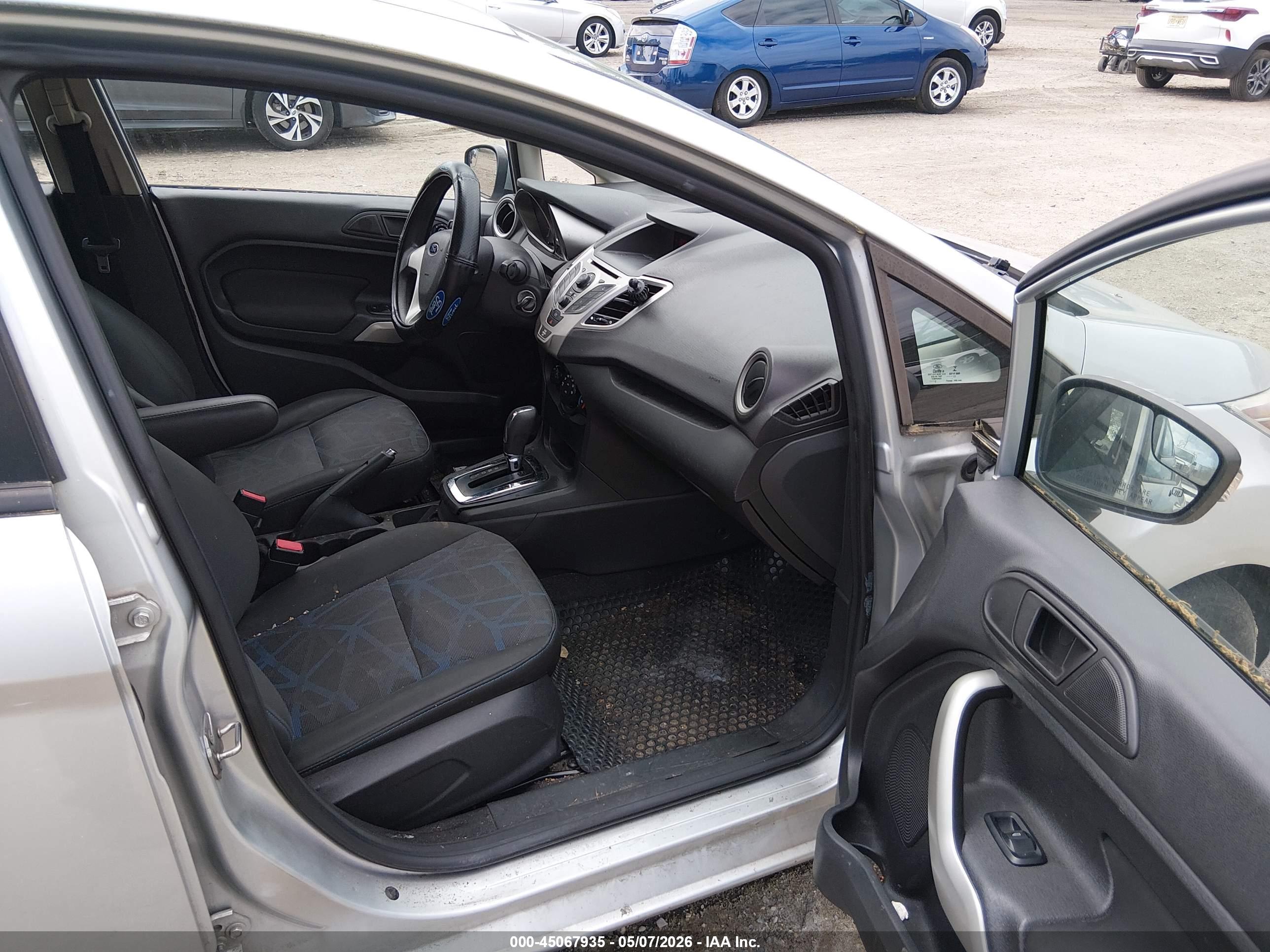 FORD FIESTA image 5