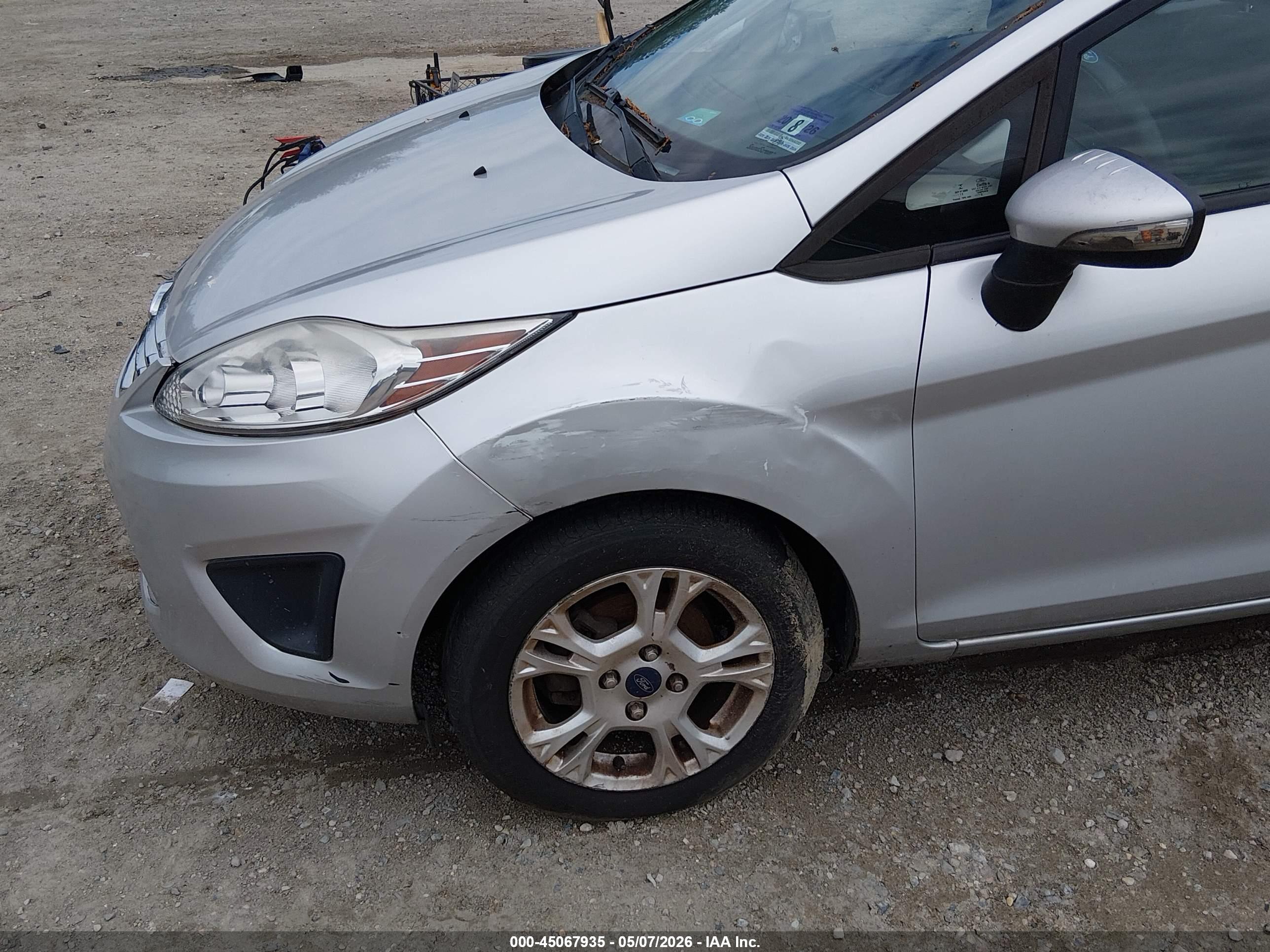 FORD FIESTA image 6