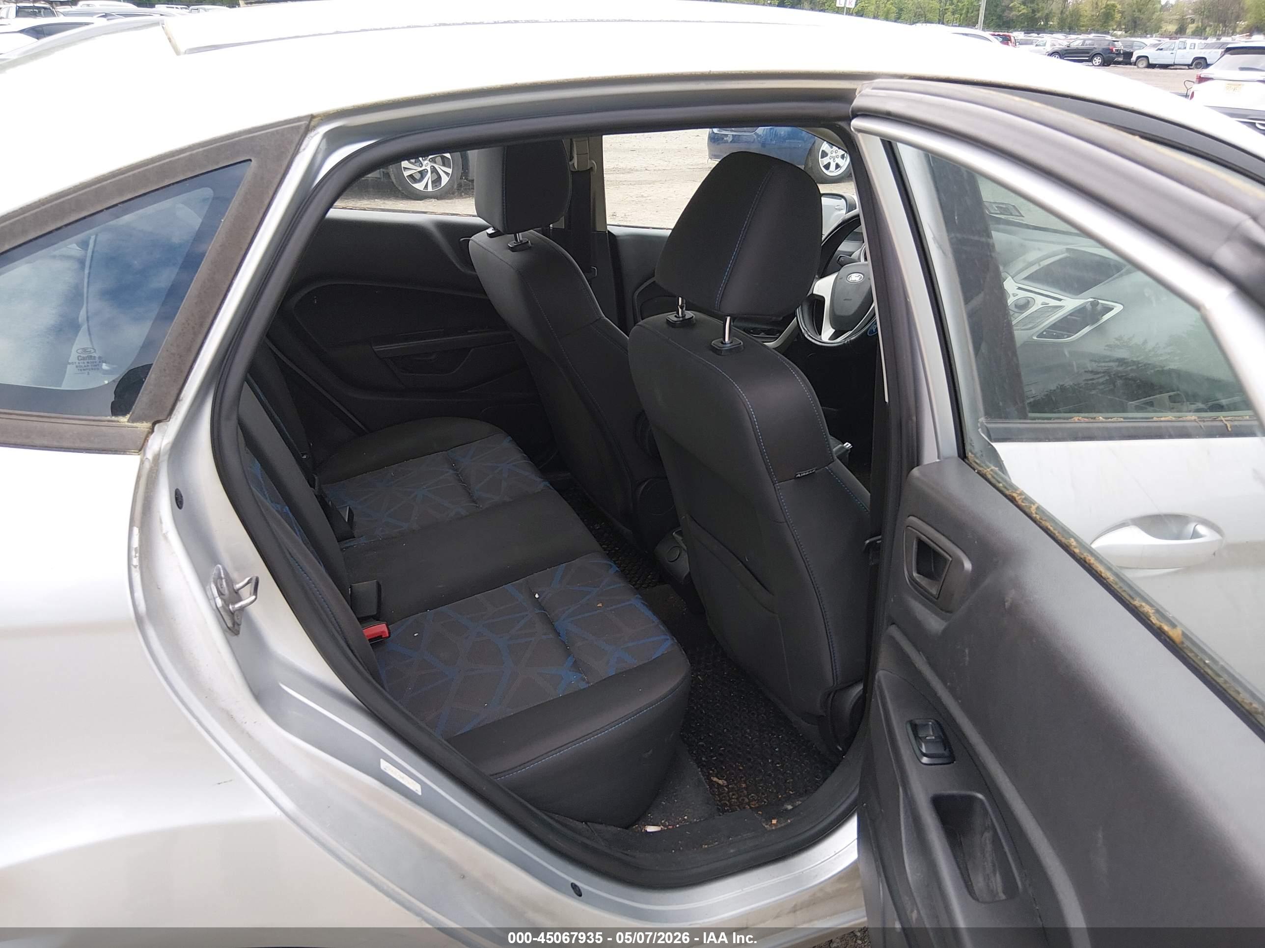 FORD FIESTA image 8