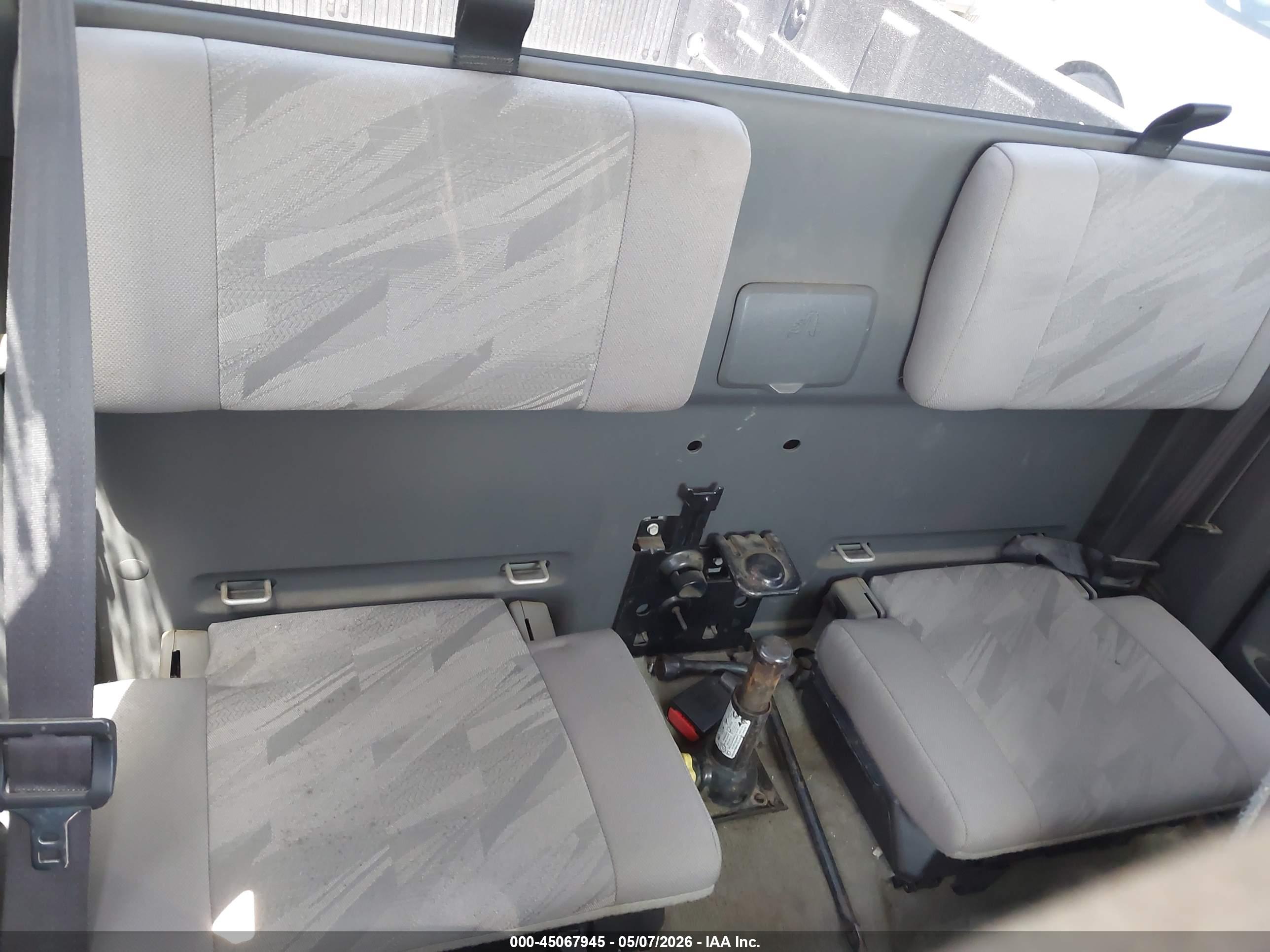 CHEVROLET COLORADO image 8