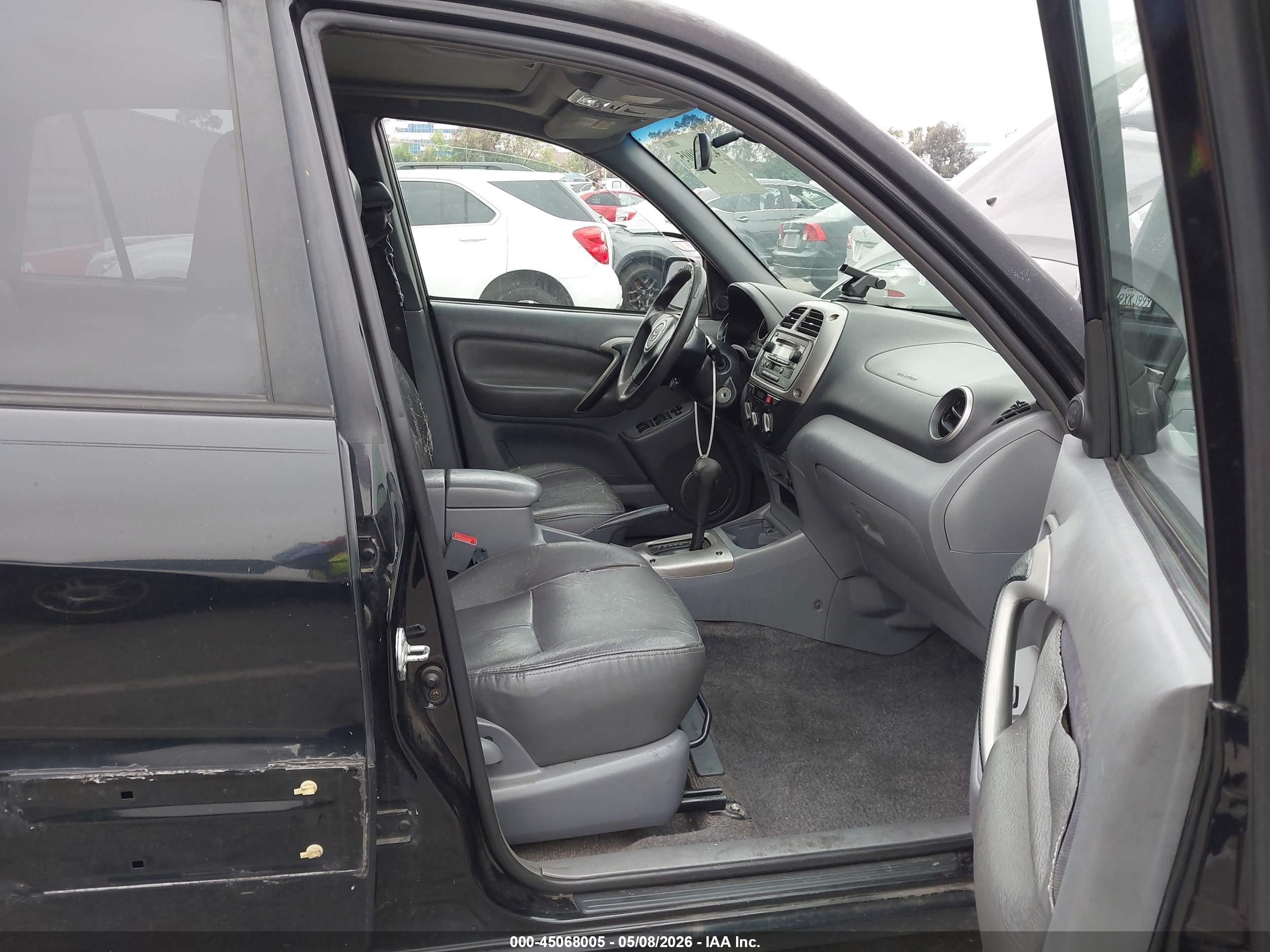 TOYOTA RAV4 image 5