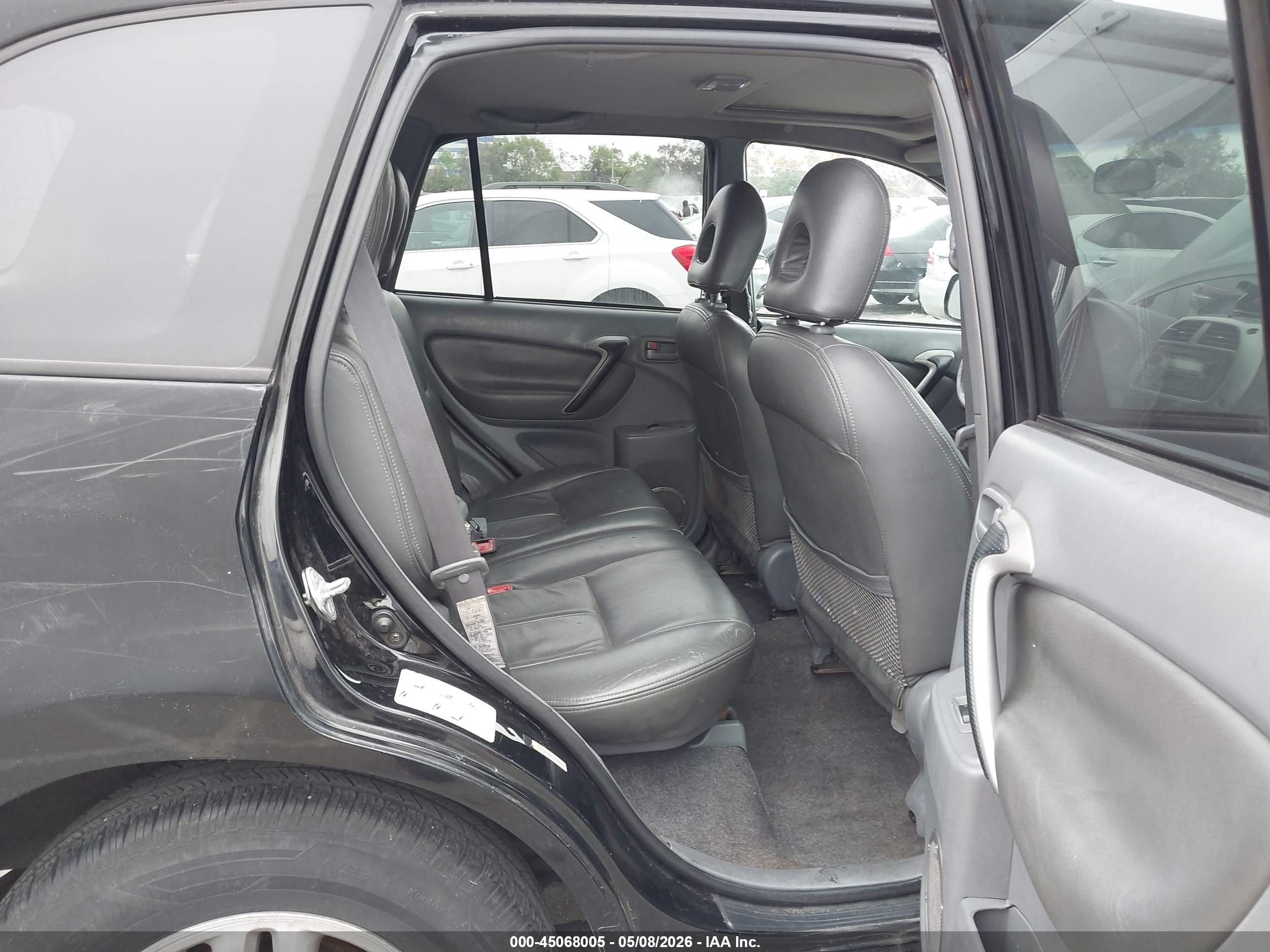 TOYOTA RAV4 image 8