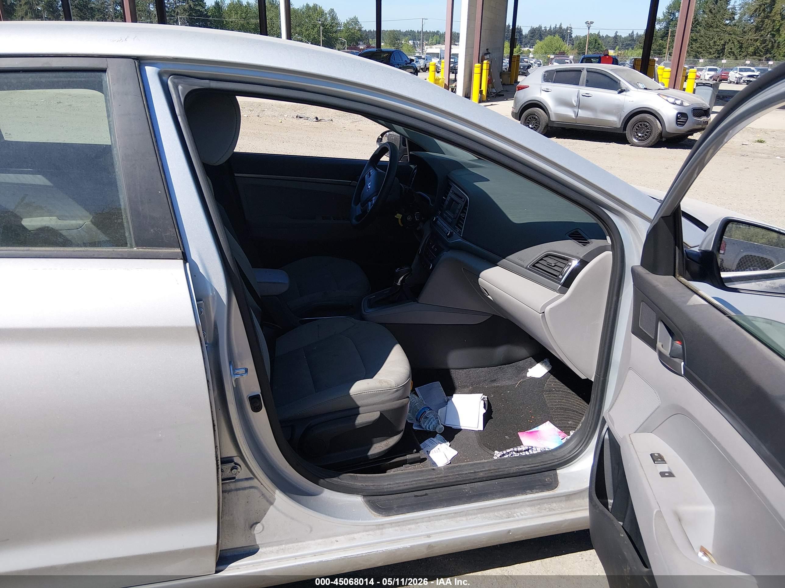 HYUNDAI ELANTRA image 5