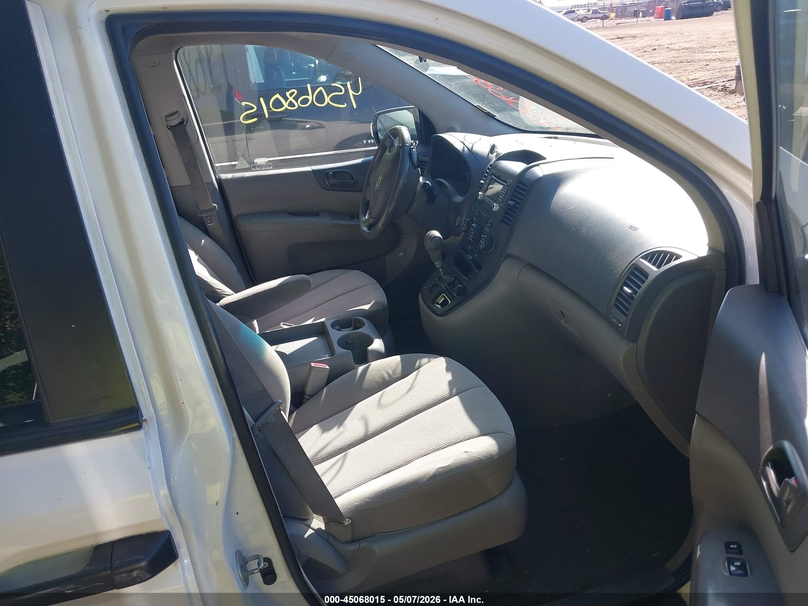KIA SEDONA image 5