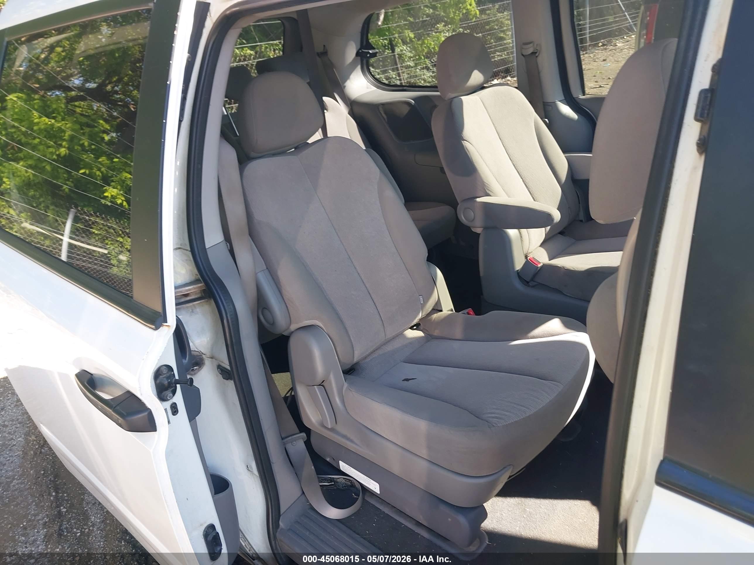 KIA SEDONA image 8